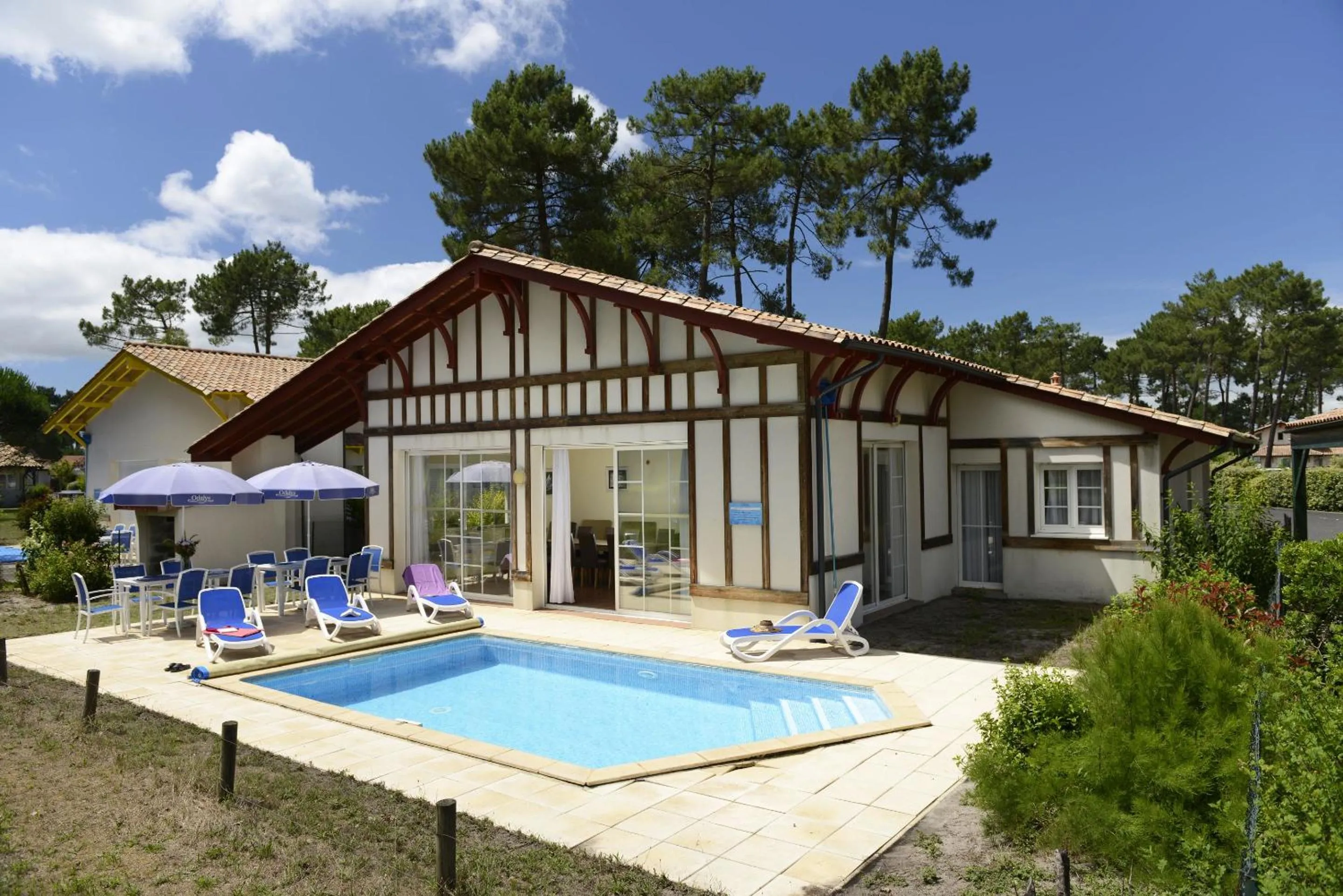 Swimming pool in Résidence Odalys Les Greens du Bassin