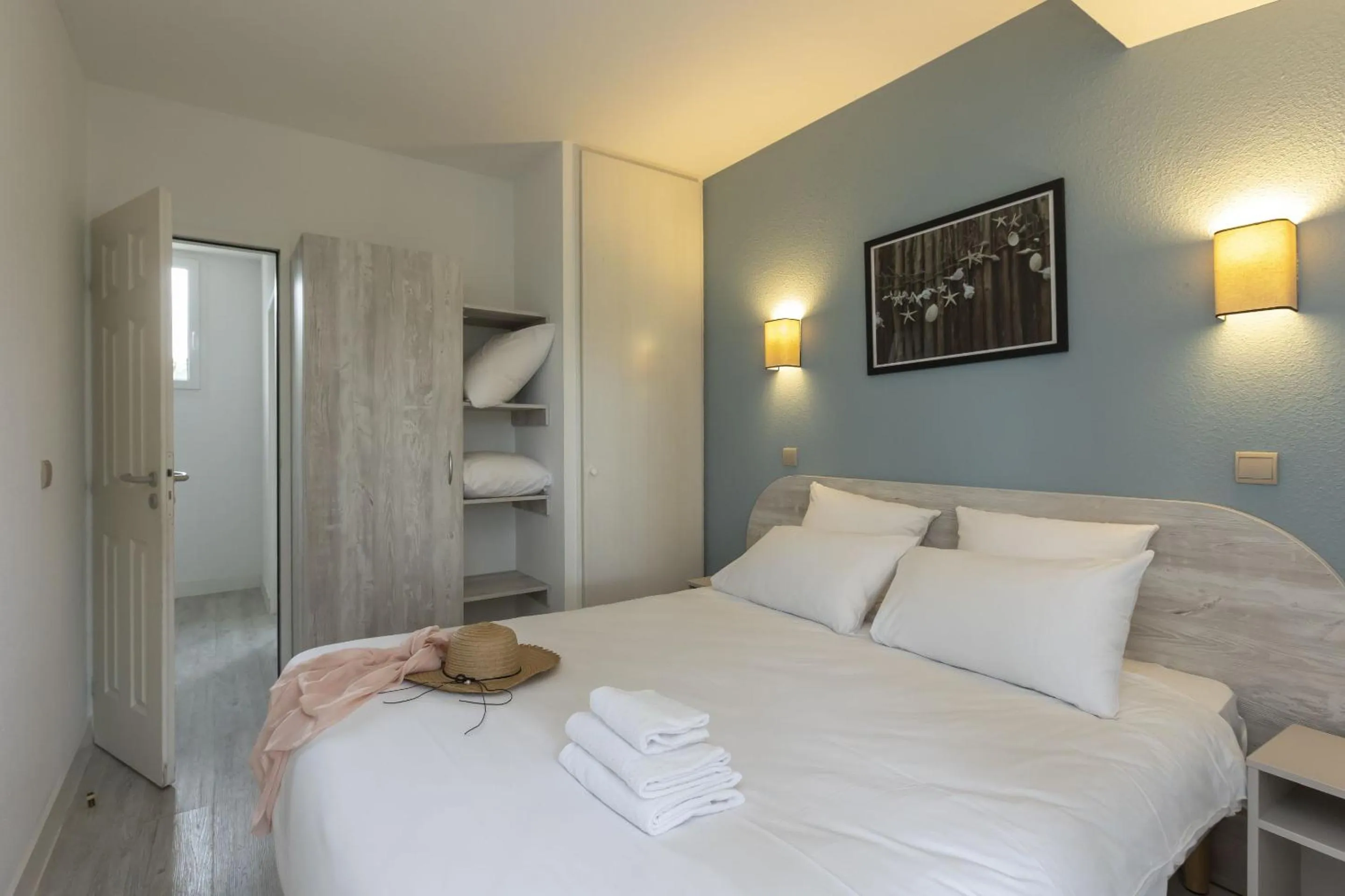 Bedroom, Bed in Résidence Odalys Les Greens du Bassin