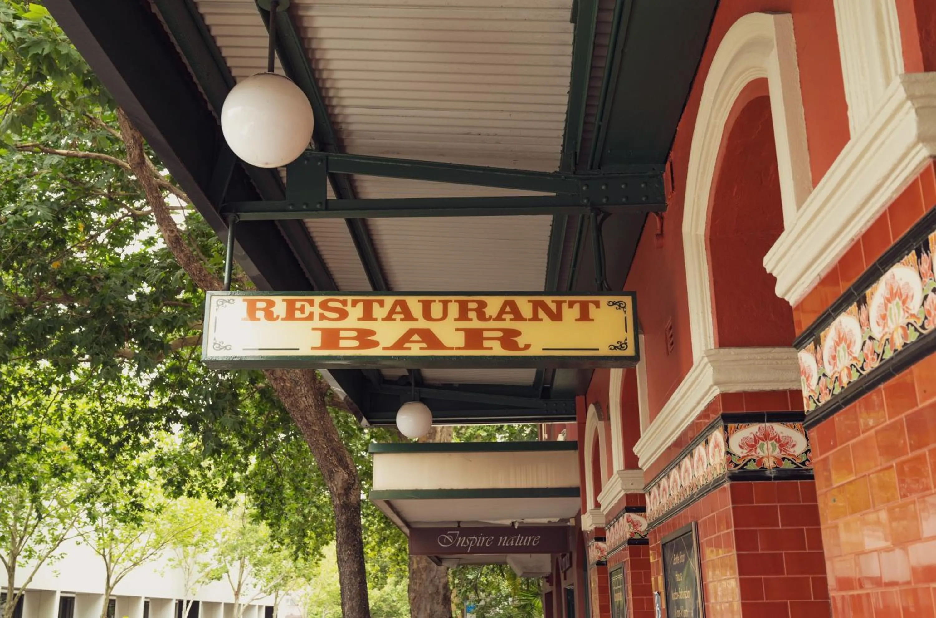 Property building in Glasgow Arms Hotel Ultimo