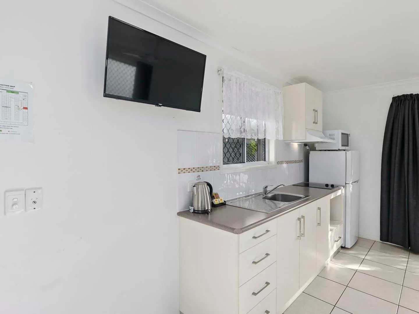 TV and multimedia in Queens Beach Tourist Village