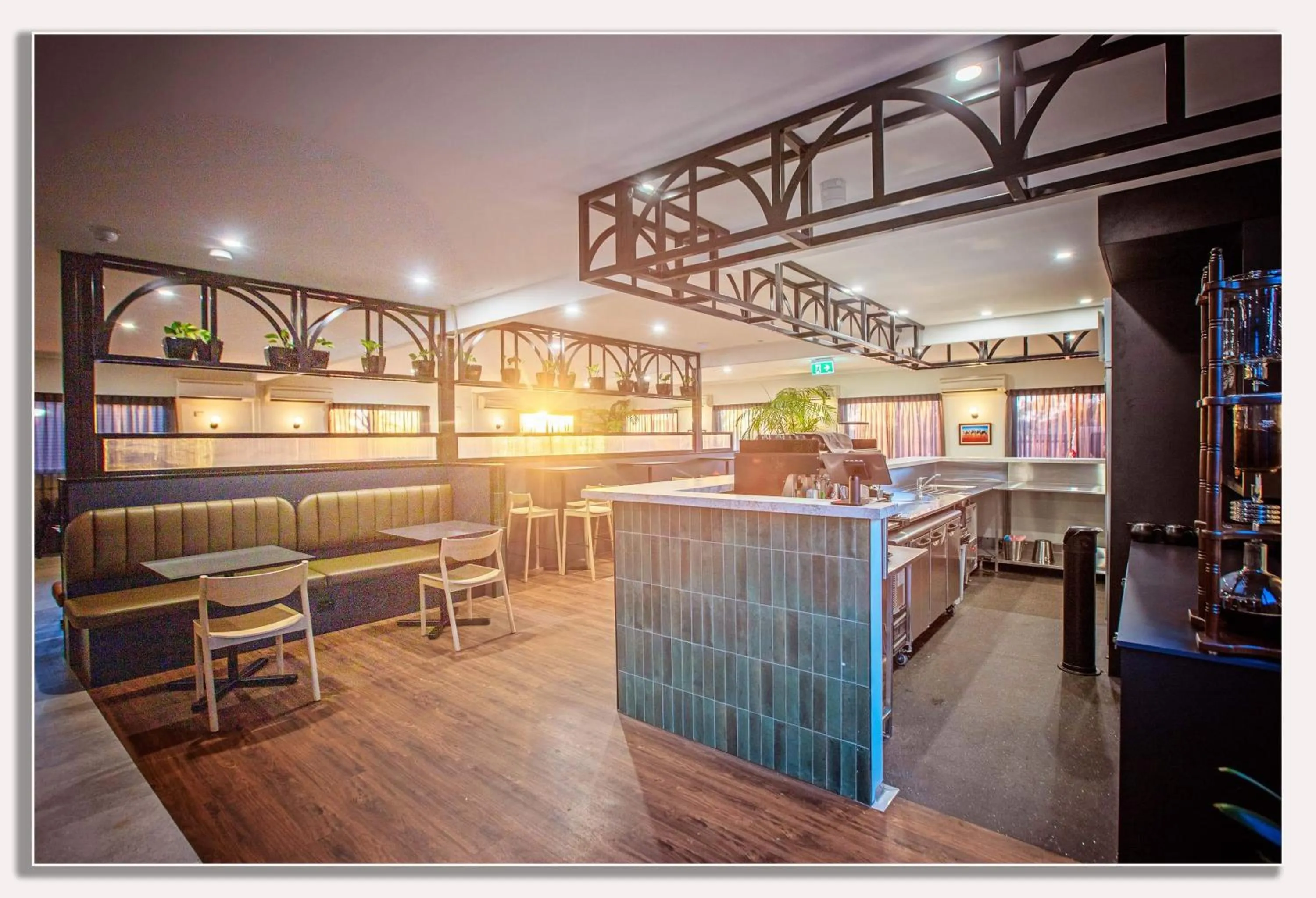 Restaurant/places to eat in Mia Mia House in the Desert