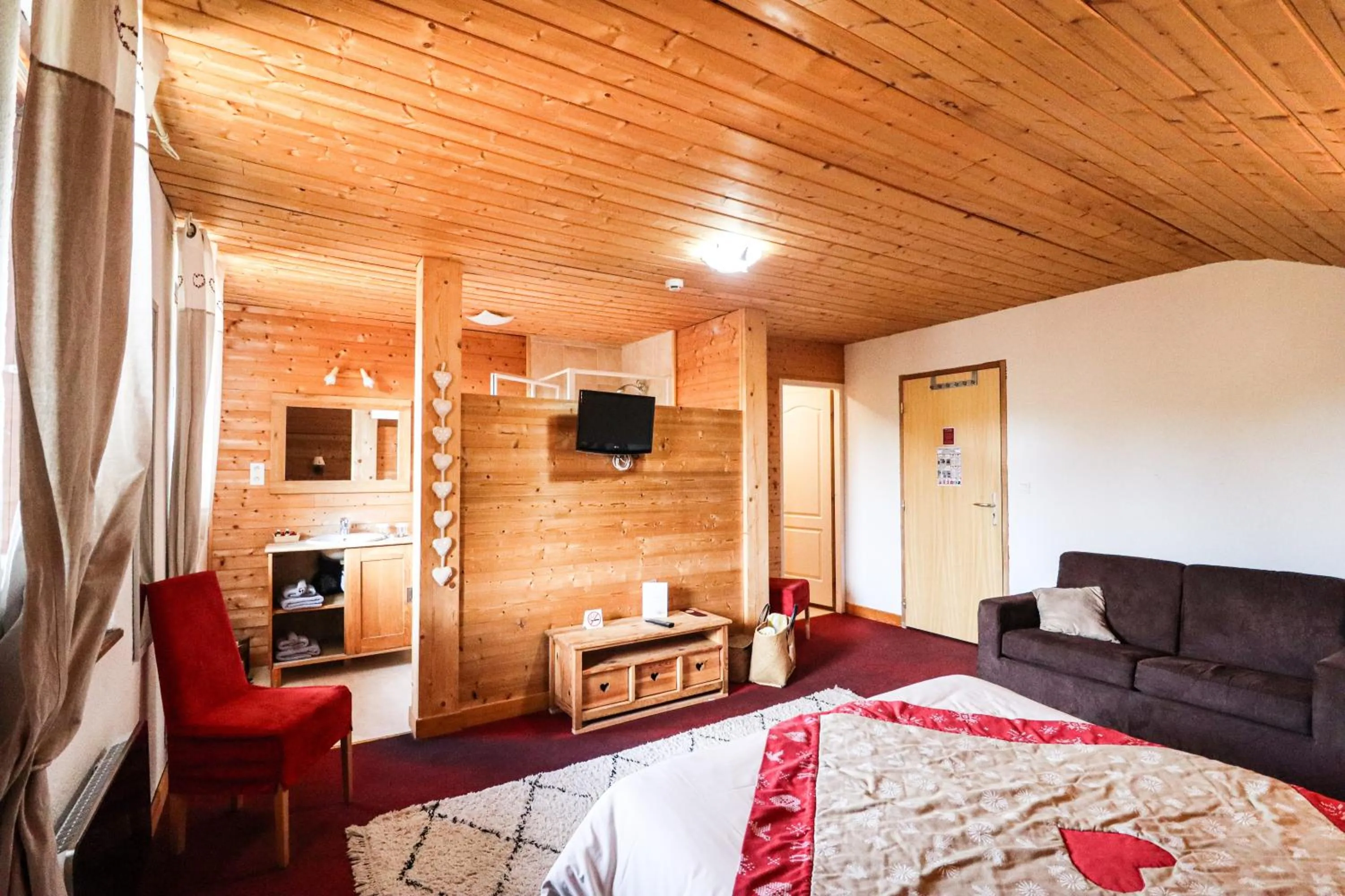 Bedroom, Bed in Domaine de l'Adoux