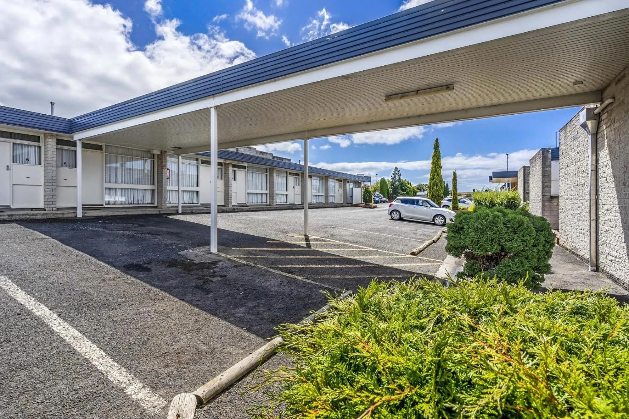 Top of the Town Hotel Motel