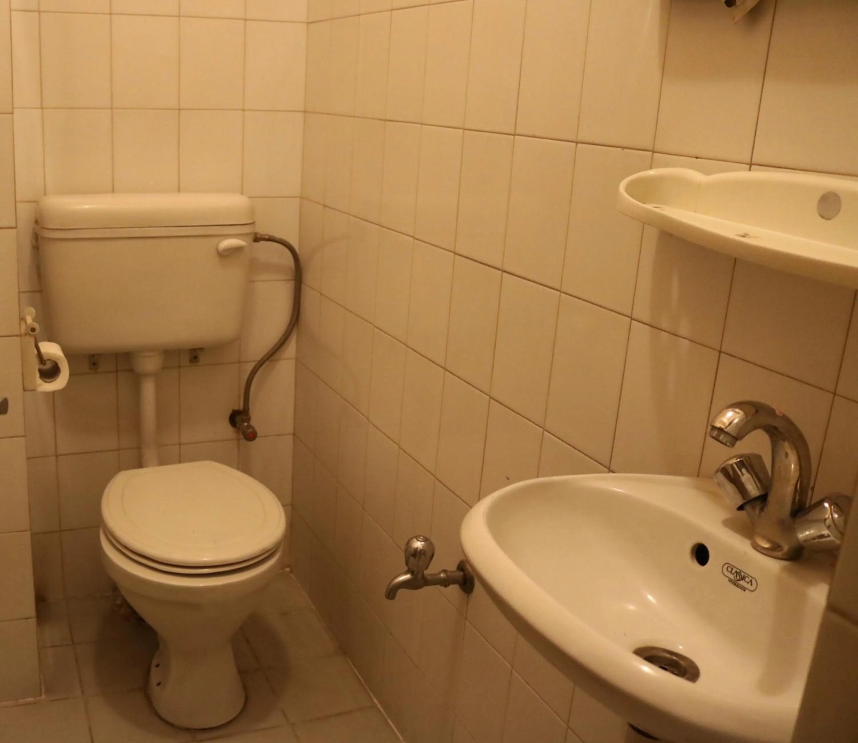 Shower in Kathmandu Peace Guesthouse