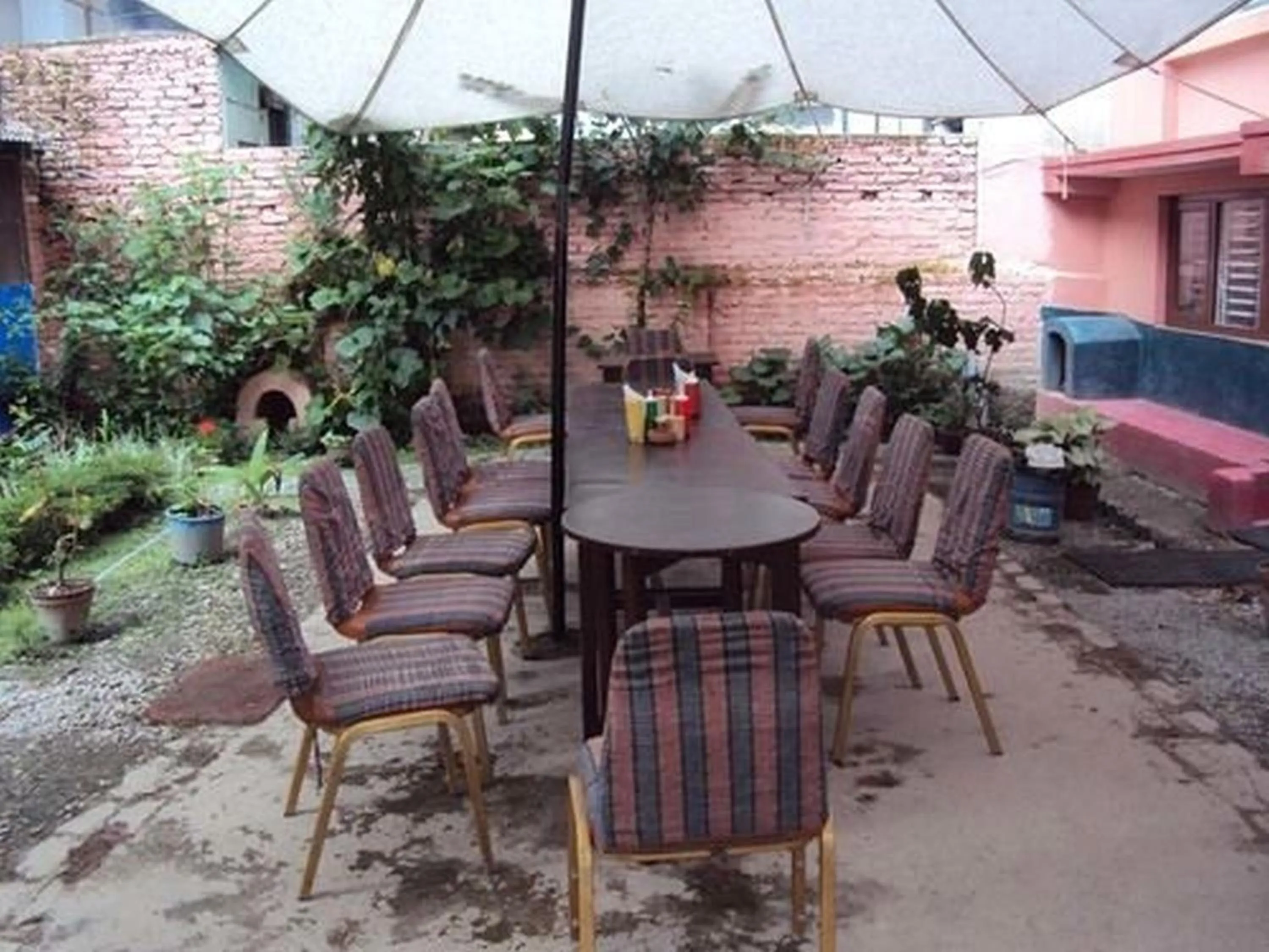 Restaurant/places to eat in Metro Eco Hotel