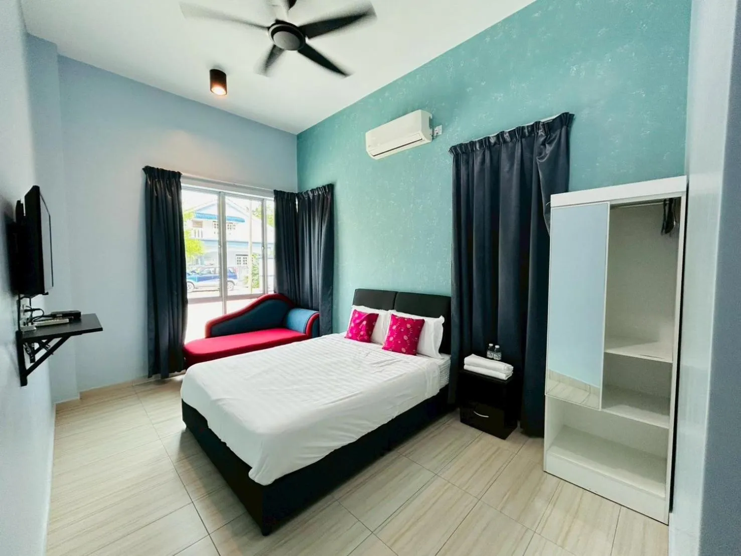 Bed in OK FAMILY VILLA