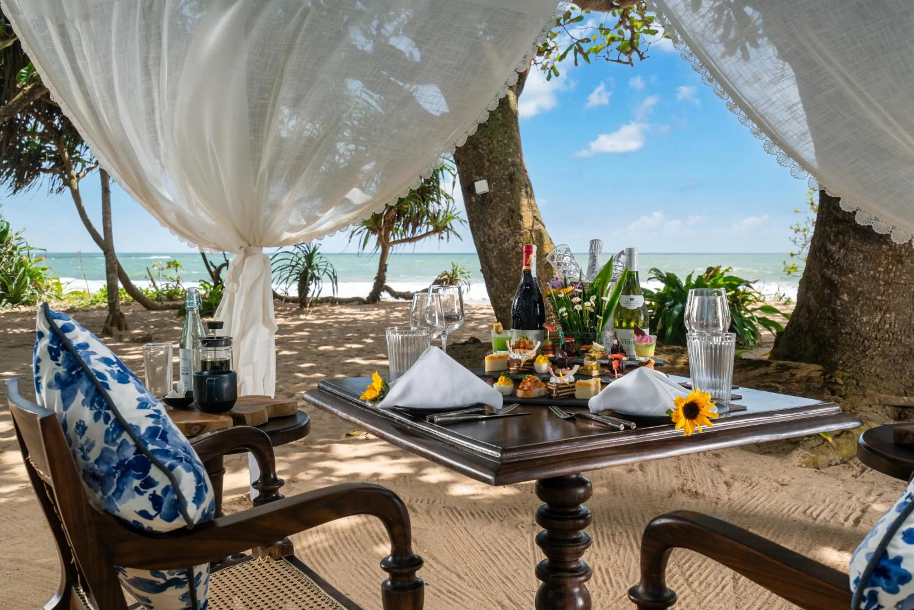 Lunch in Sundara by Mosvold