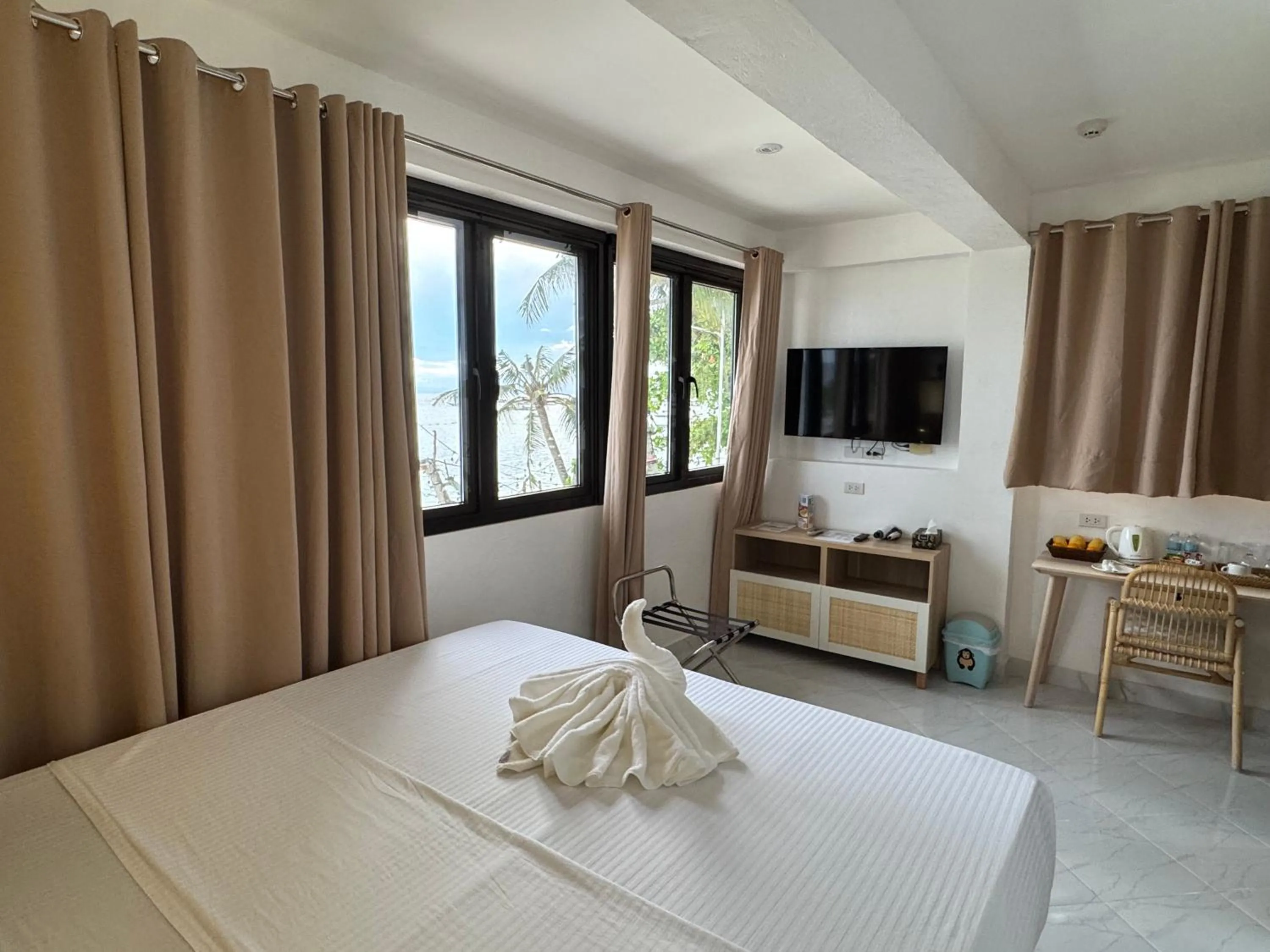 Bed in Alona Vida Beach Resort