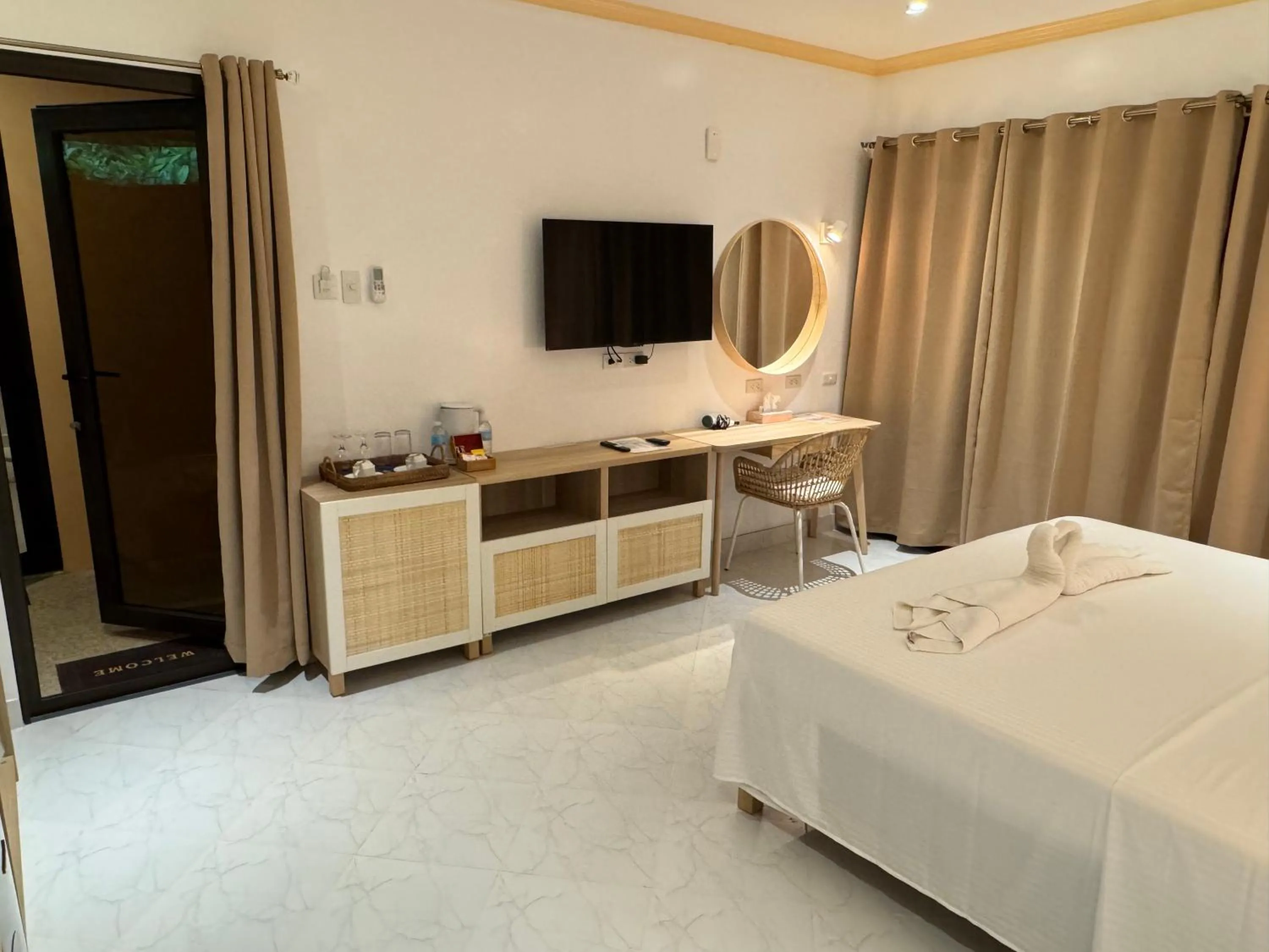 Bed in Alona Vida Beach Resort