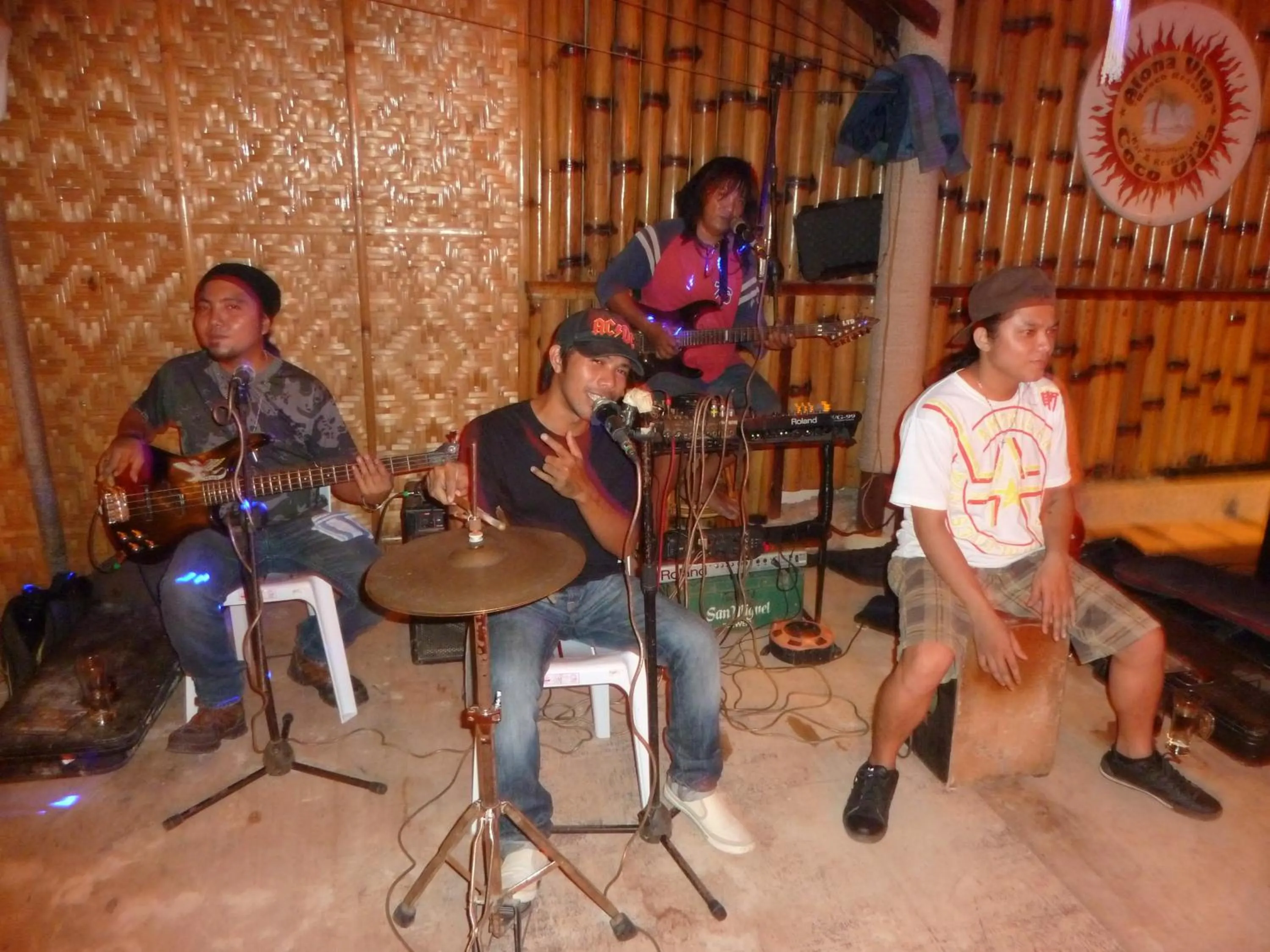 Lounge or bar in Alona Vida Beach Resort