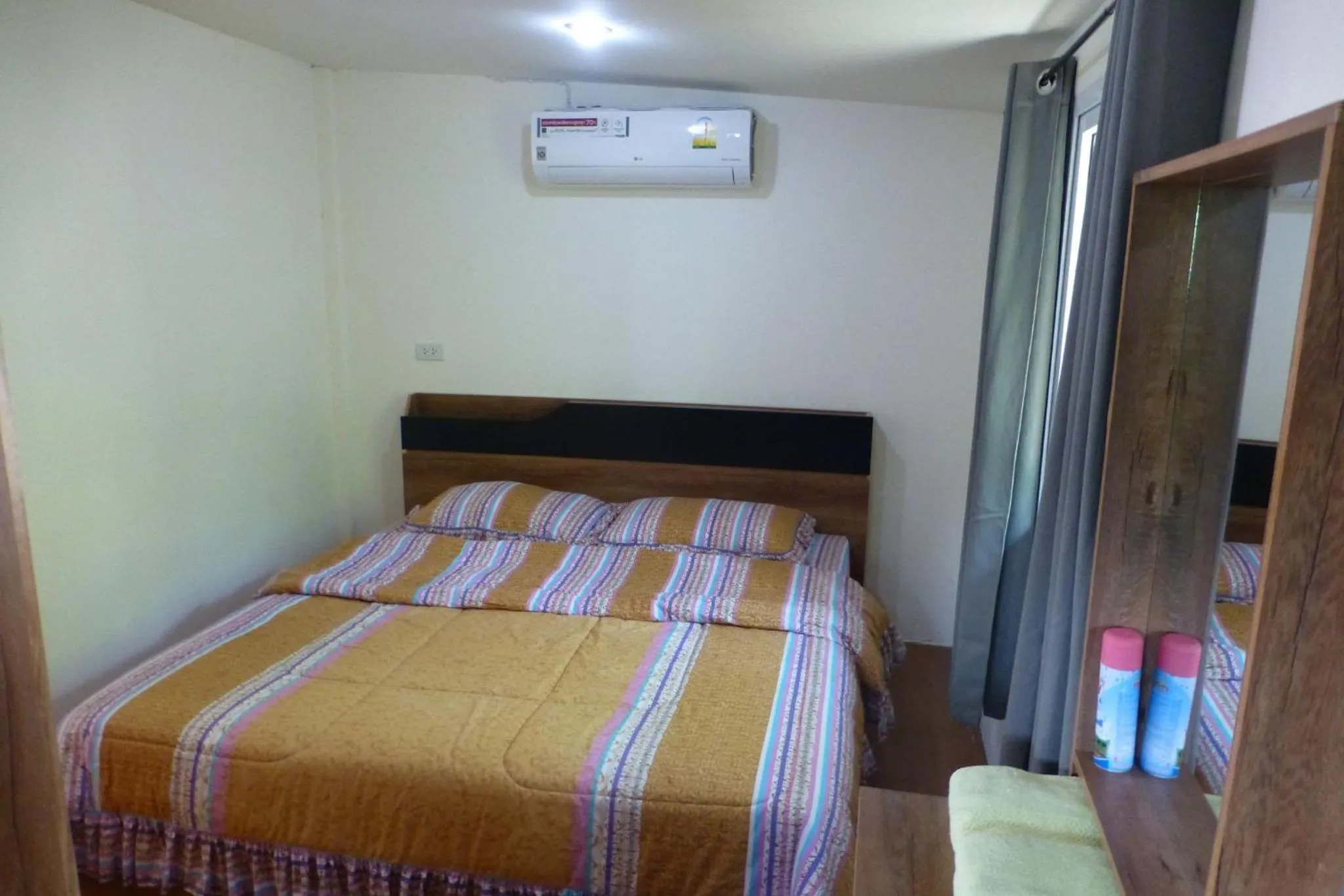 Bed in 1 bedroom pool Villa Tropical fruit garden Fast Wifi Smart Tv