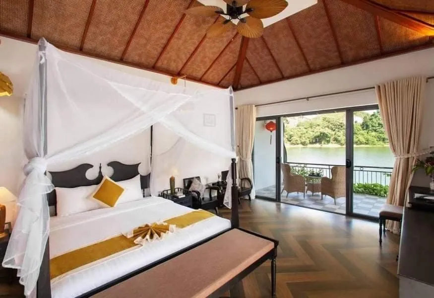 Bed in Phong Nha Lake House Resort