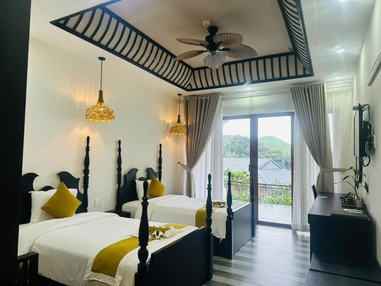 Bed in Phong Nha Lake House Resort