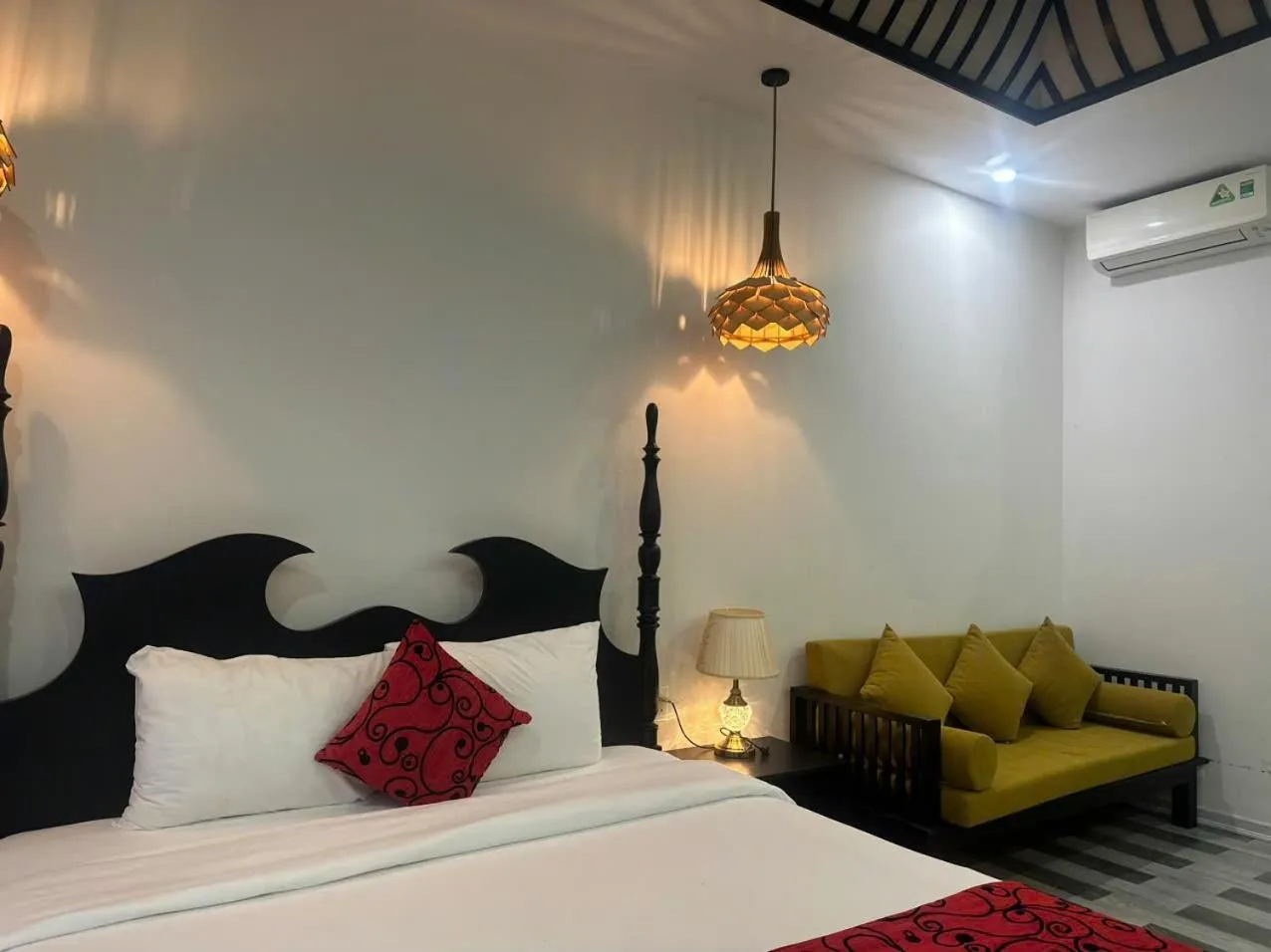 Bed in Phong Nha Lake House Resort