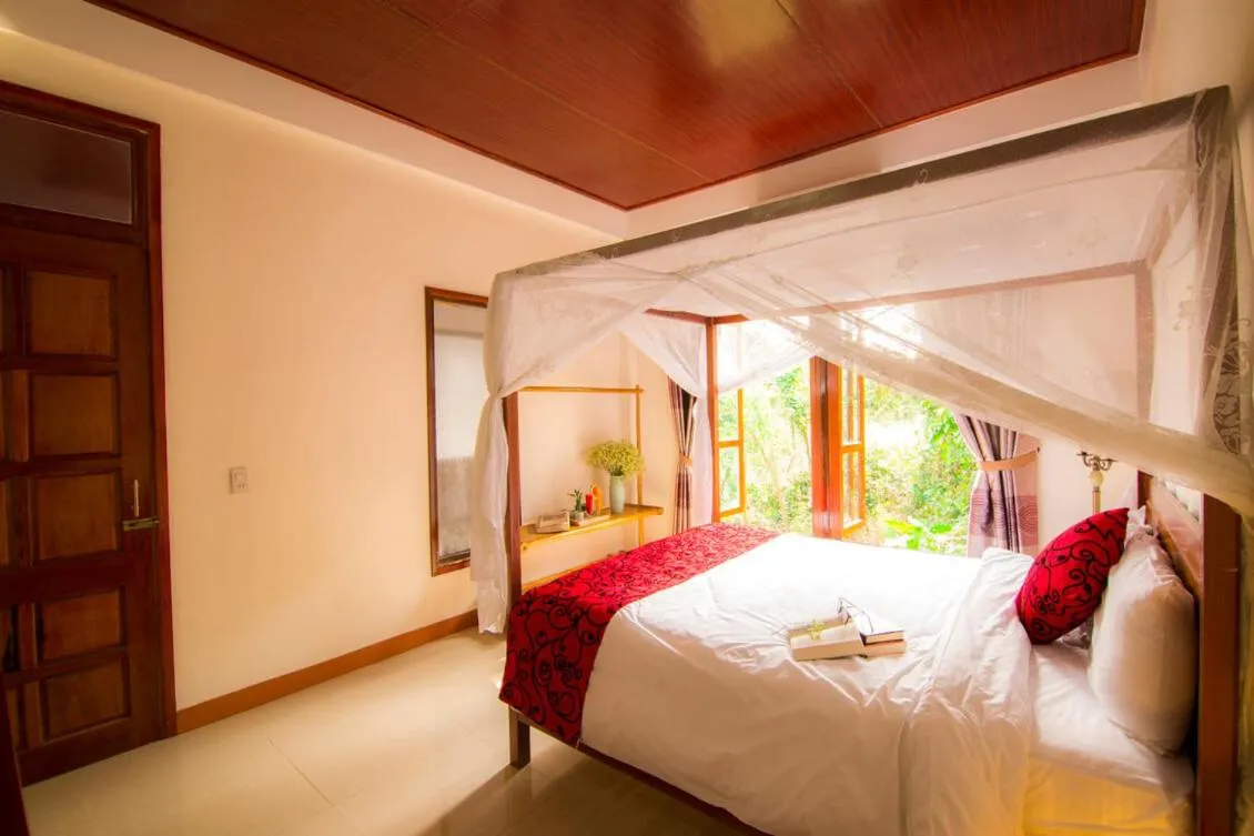 Bed in Phong Nha Lake House Resort