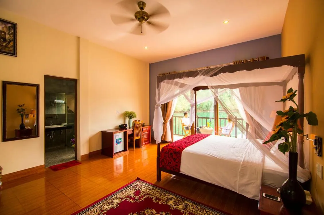 Bed in Phong Nha Lake House Resort