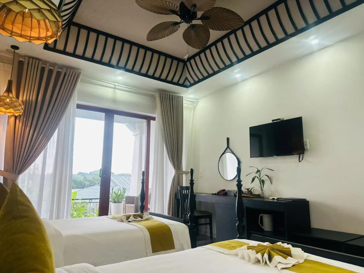 Bed in Phong Nha Lake House Resort