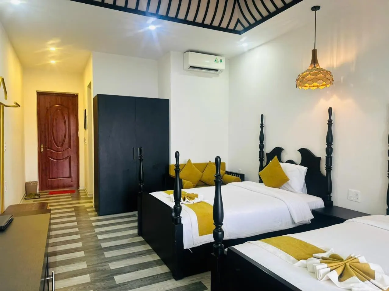 Bed in Phong Nha Lake House Resort