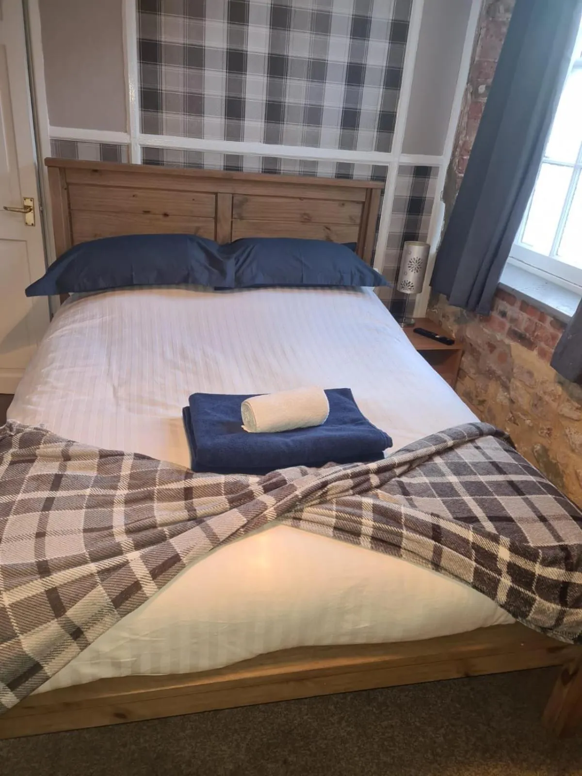Bed in Crosskeys Inn Guest Rooms in Wye Valley