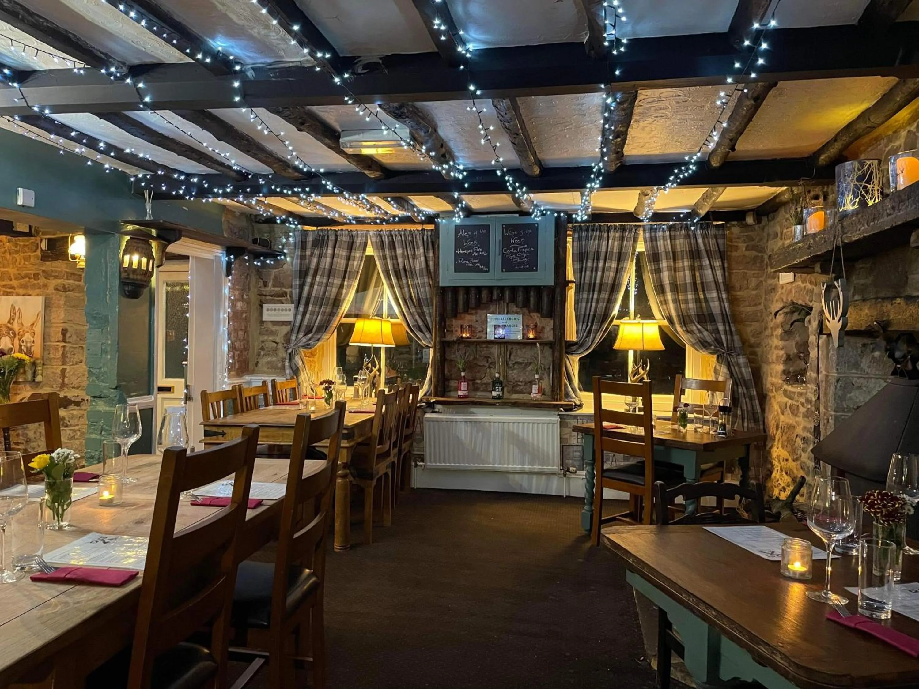 Restaurant/places to eat in Crosskeys Inn Guest Rooms in Wye Valley