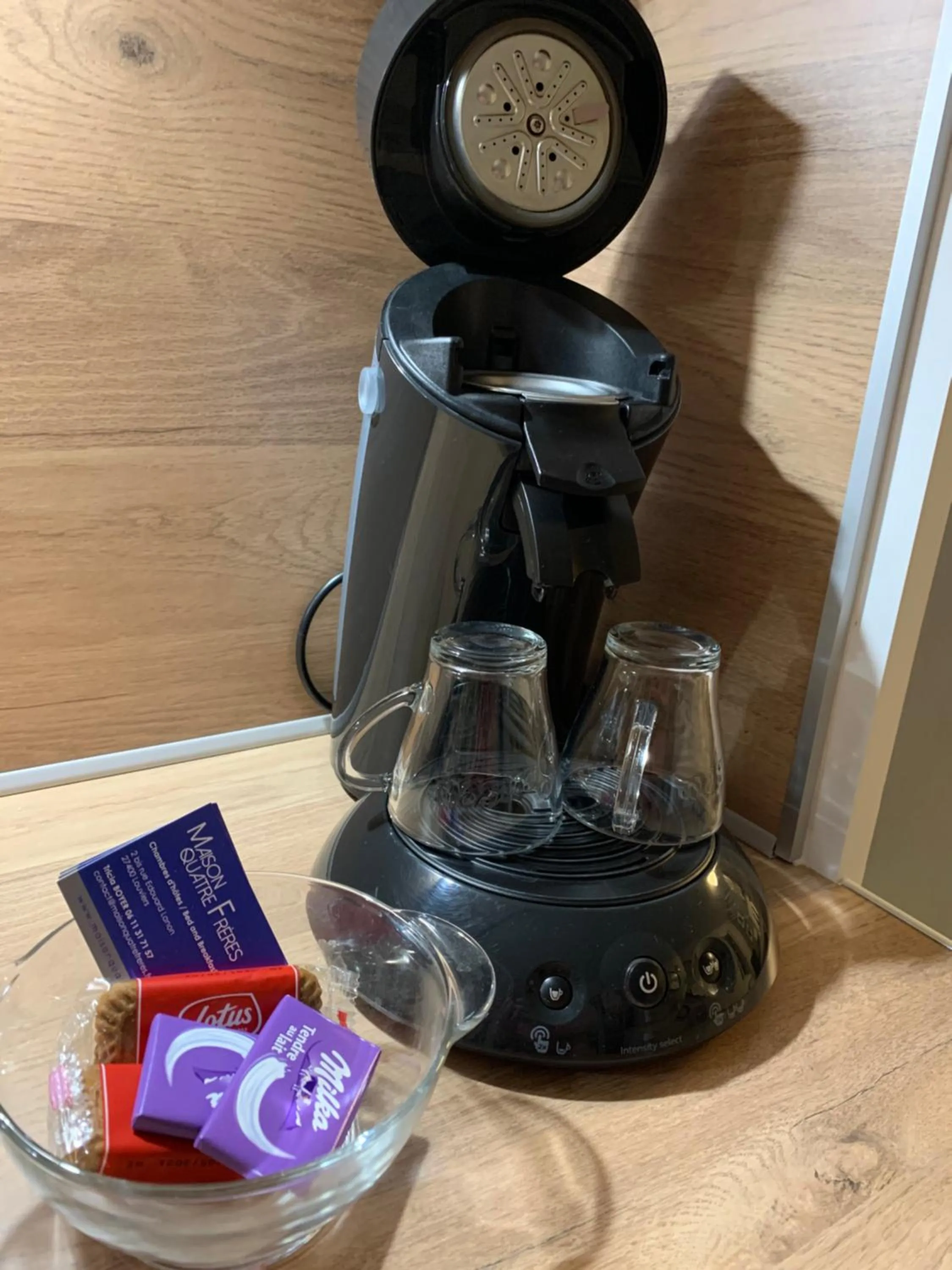 Coffee/tea facilities in Maison Quatre Freres