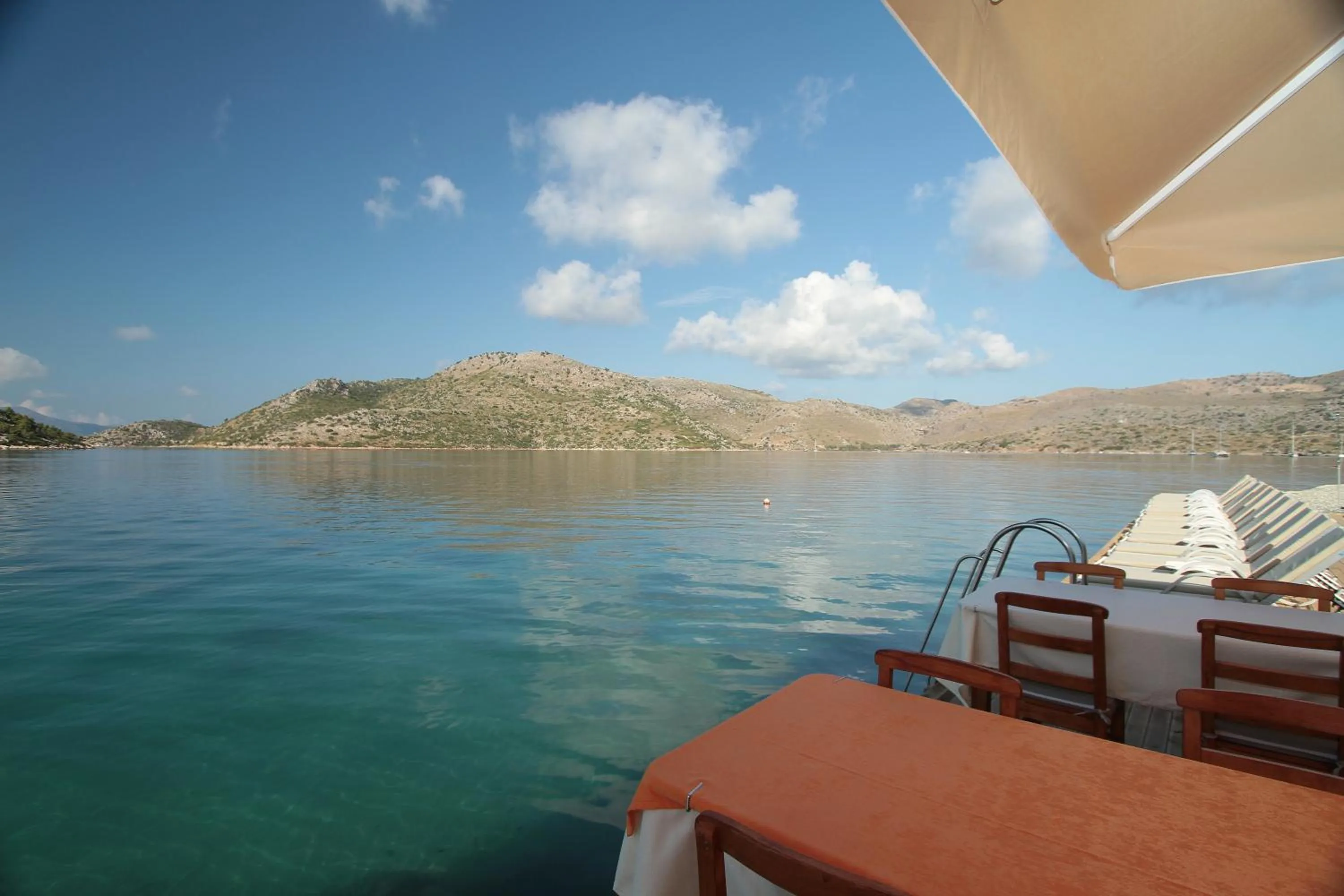 Restaurant/places to eat in Tymnos Hotel