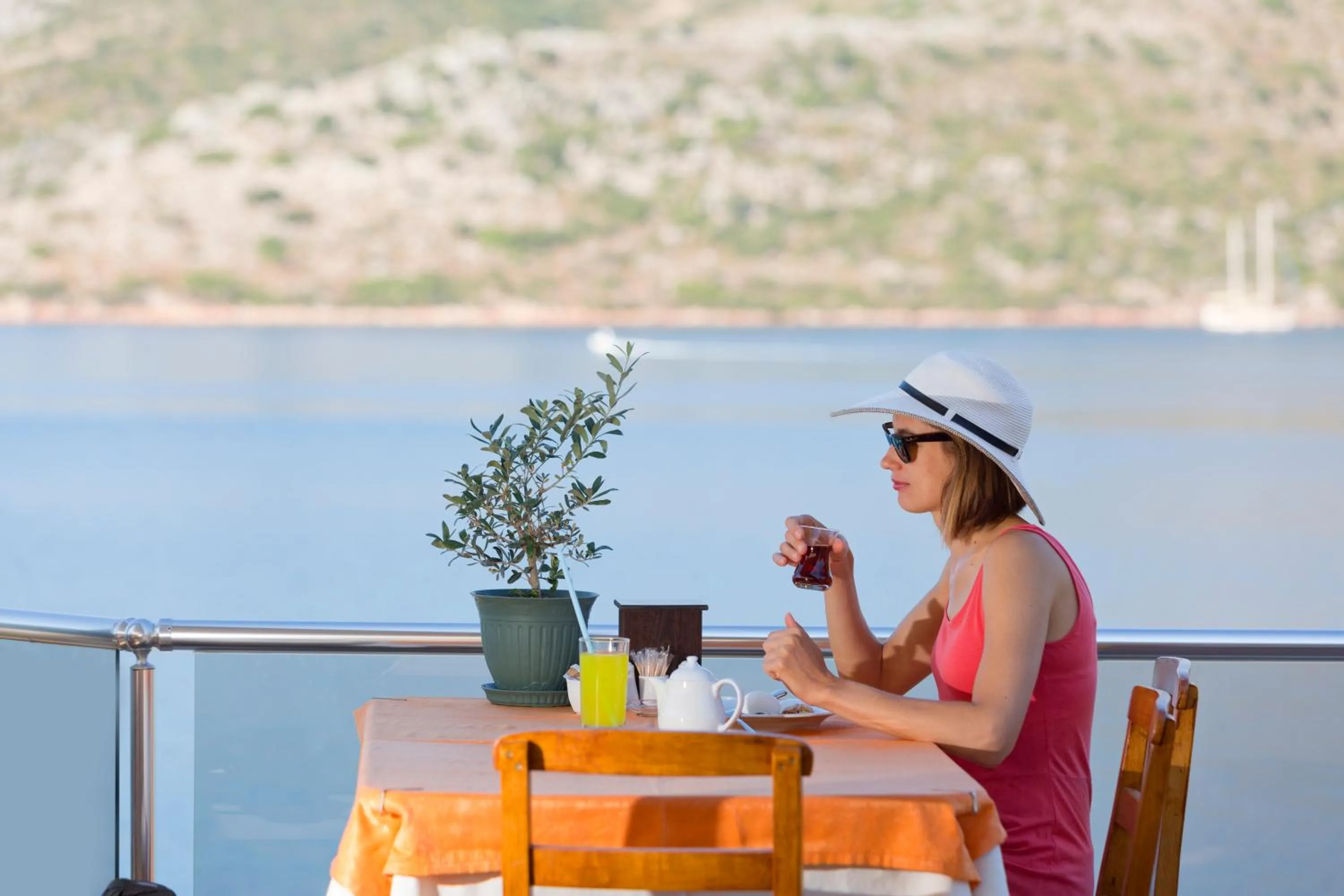 Restaurant/places to eat in Tymnos Hotel