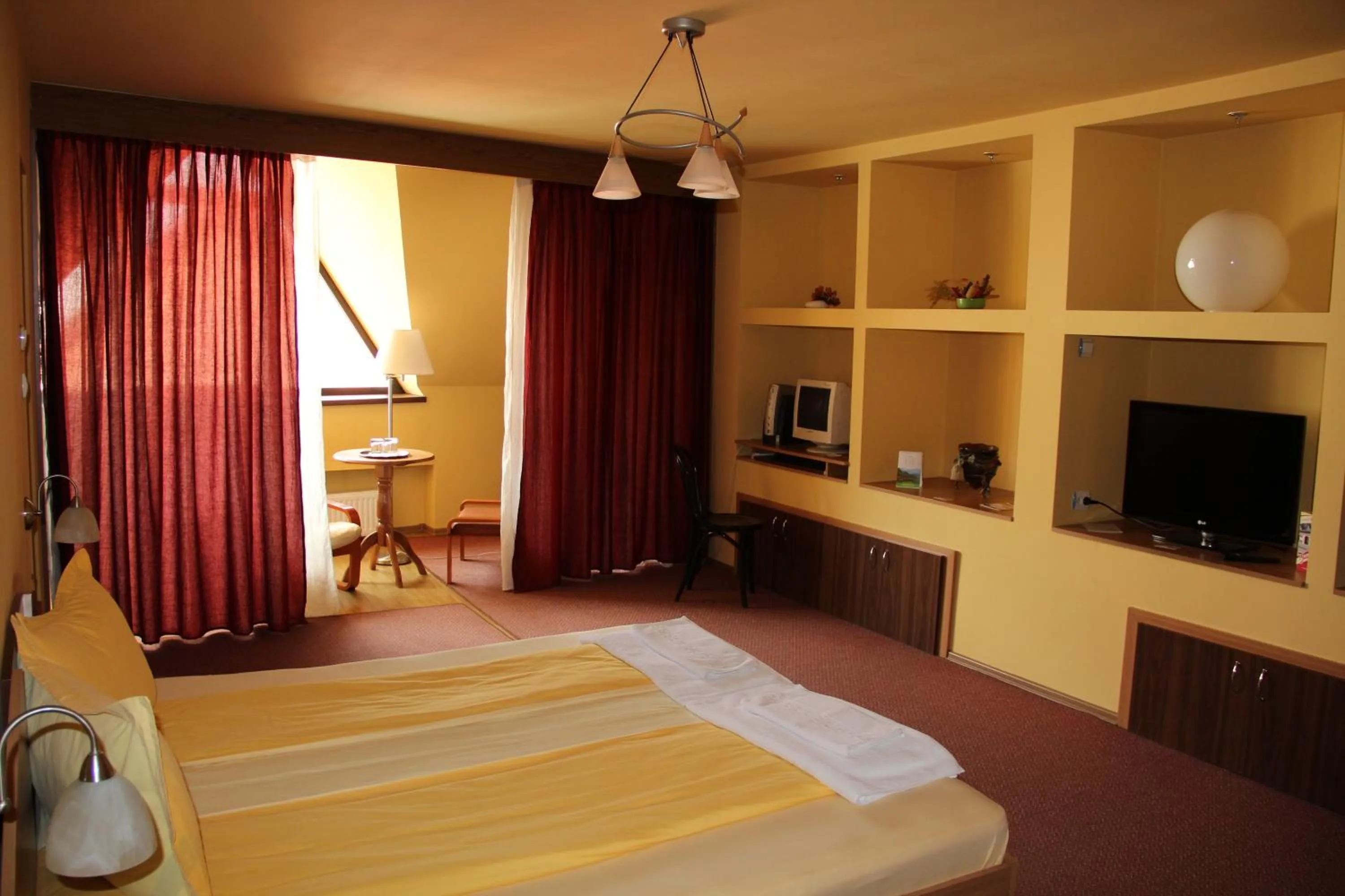 Bed in Pensiunea Blanca