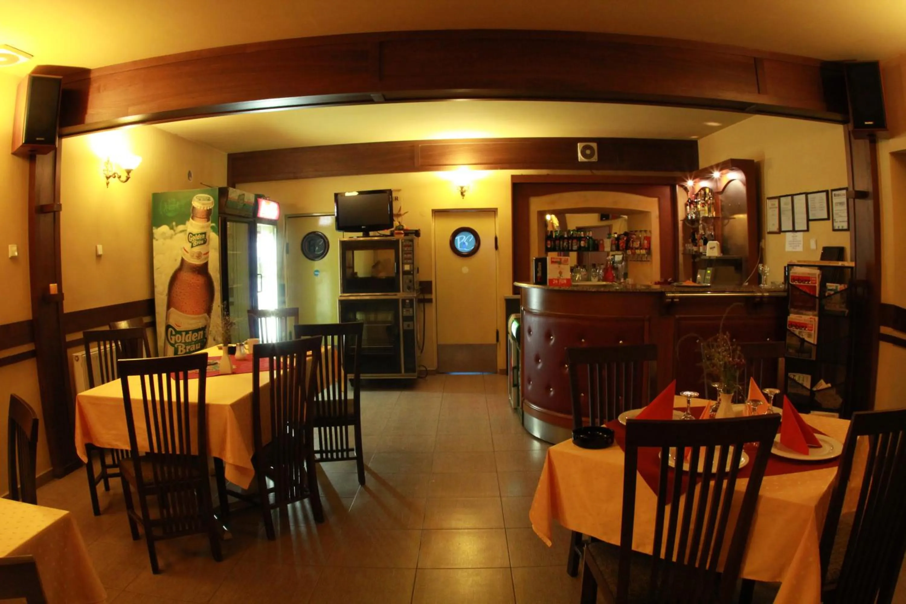 Restaurant/places to eat in Pensiunea Blanca