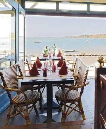 Restaurant/places to eat in La Mere Champlain