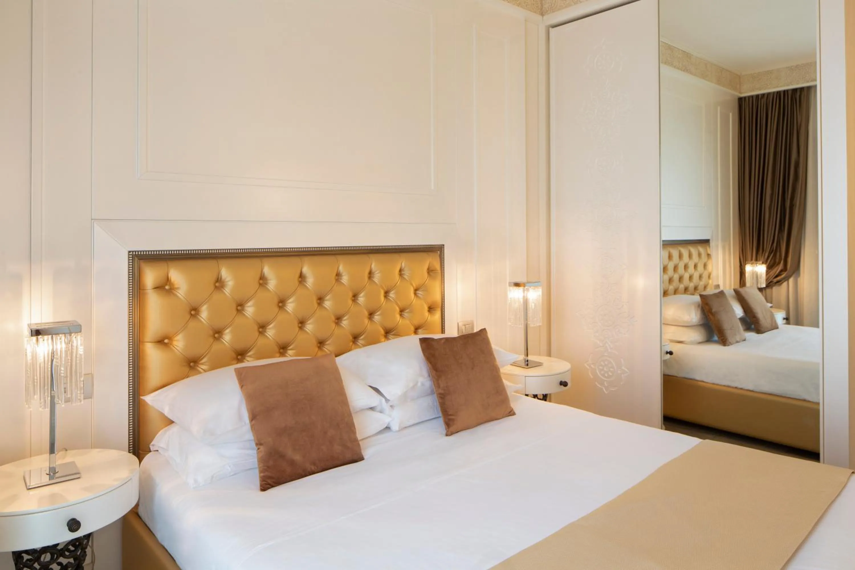 Bed in Suite Milano Duomo