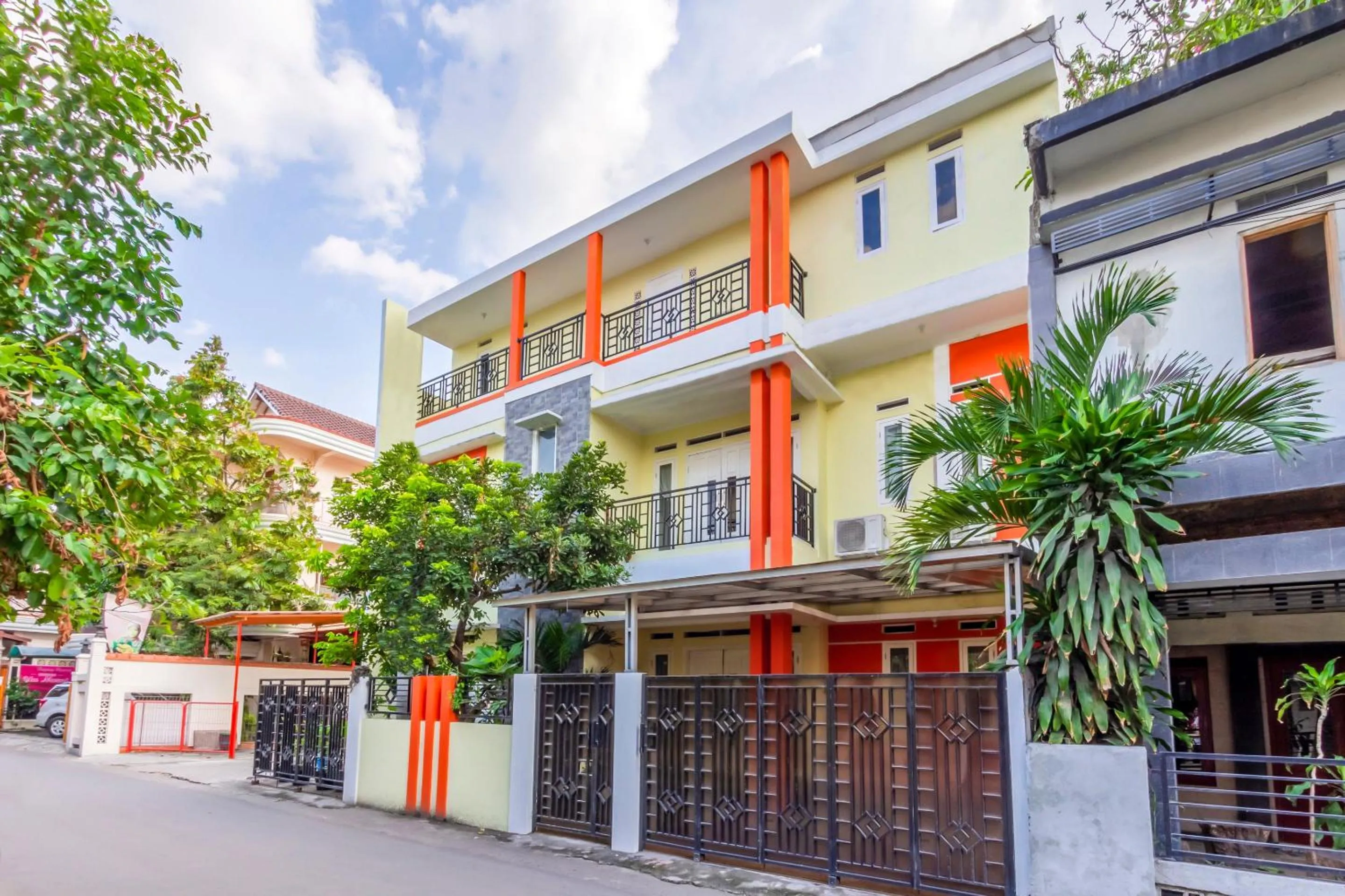 Facade/entrance in Hotel O Yogyakarta near Universitas Gadjah Mada formerly Sellinas Guesthouse