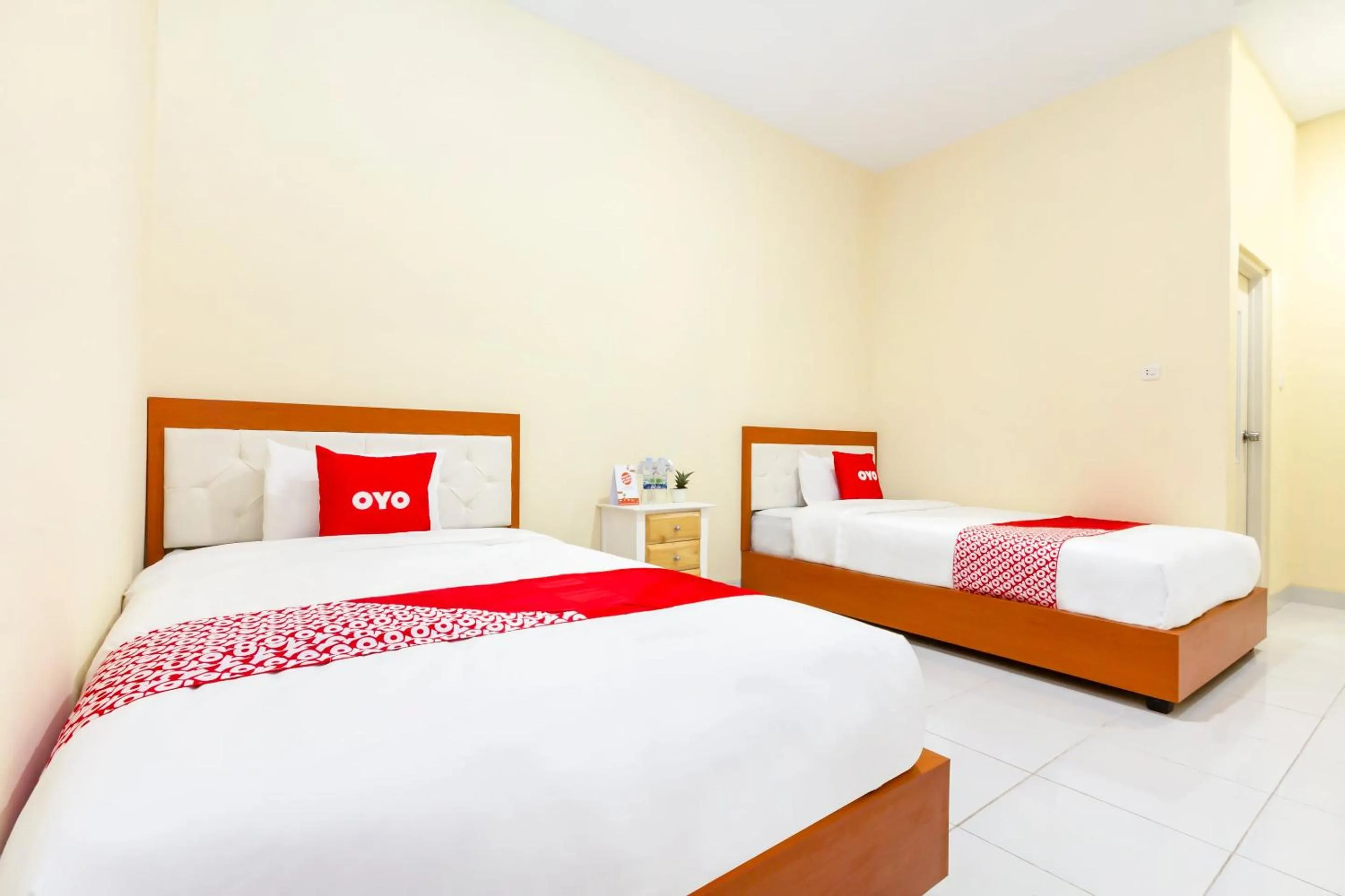 Bedroom, Bed in Hotel O Yogyakarta near Universitas Gadjah Mada formerly Sellinas Guesthouse