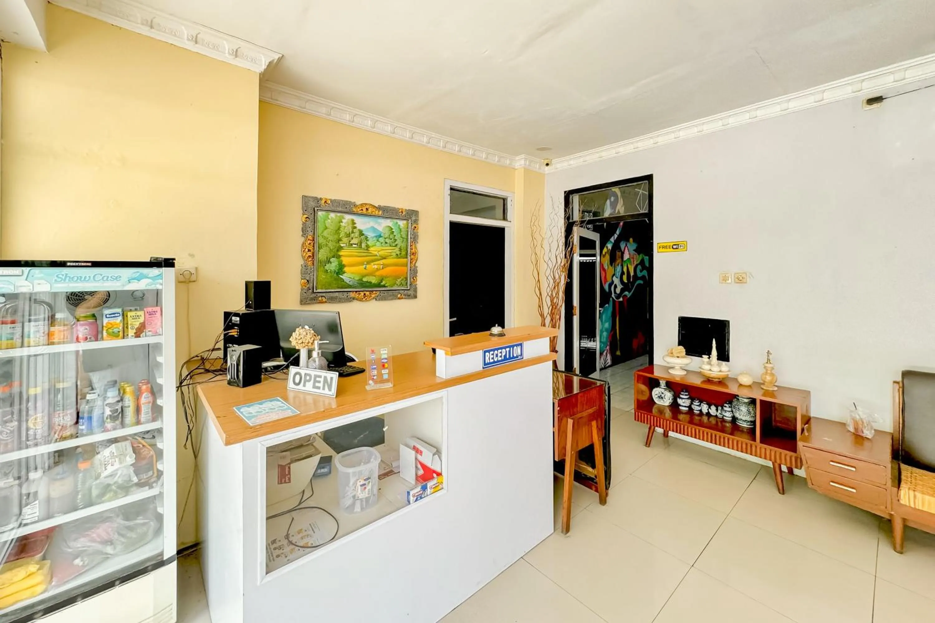 Lobby or reception in Perdana Kasih Hotel Pemuda Klaten Mitra RedDoorz