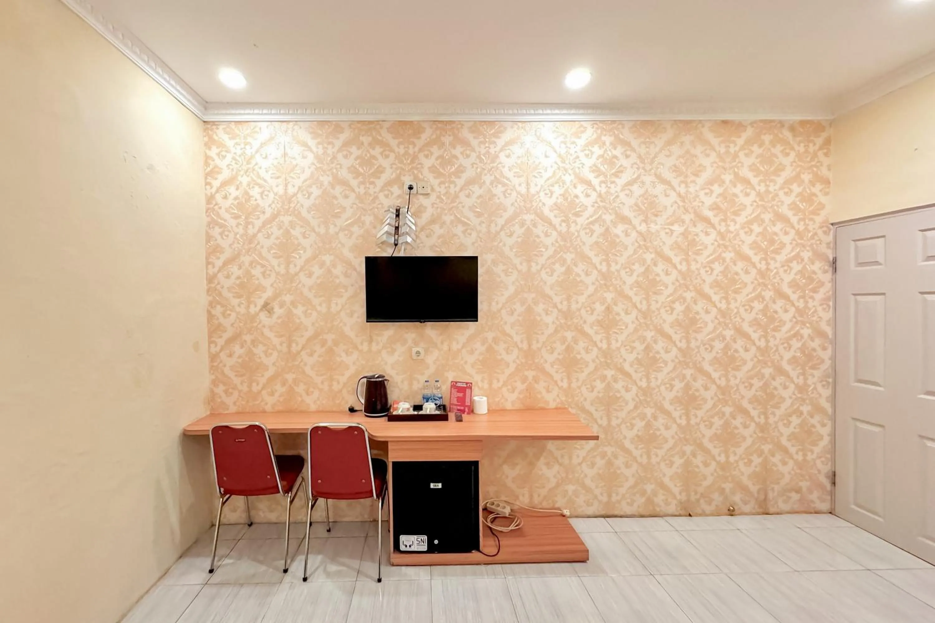 TV and multimedia in Perdana Kasih Hotel Pemuda Klaten Mitra RedDoorz