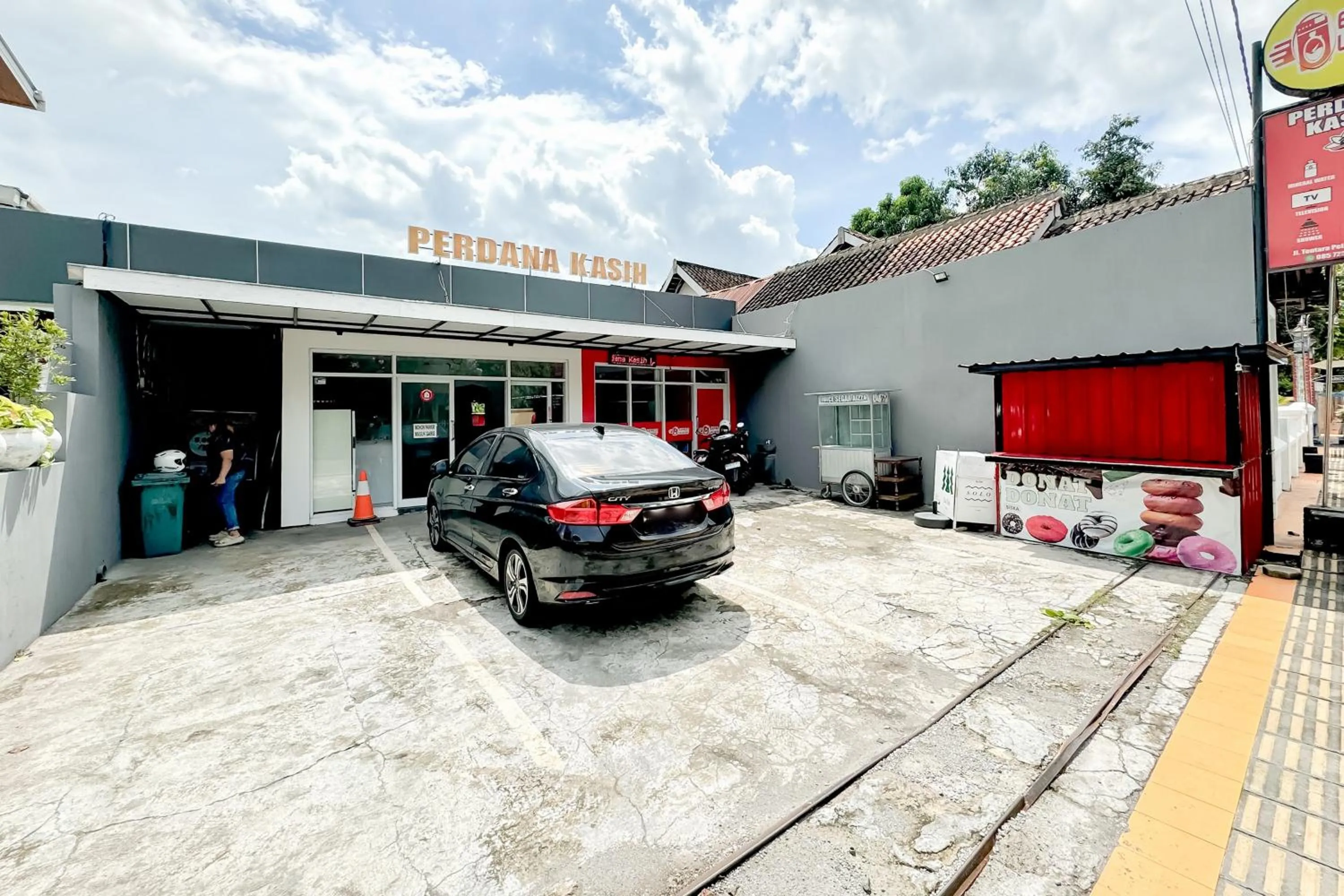 Facade/entrance in Perdana Kasih Hotel Pemuda Klaten Mitra RedDoorz