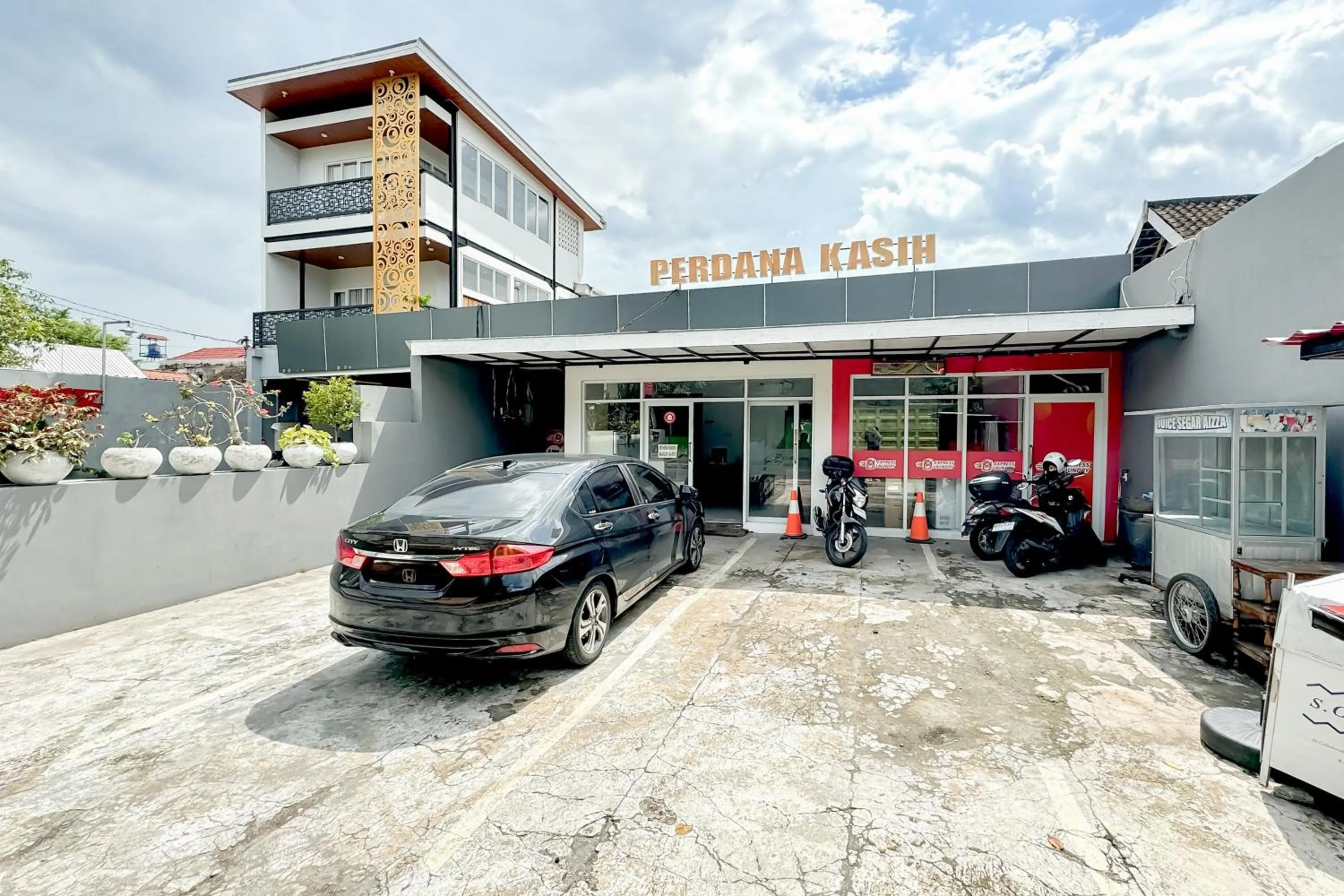 Facade/entrance in Perdana Kasih Hotel Pemuda Klaten Mitra RedDoorz