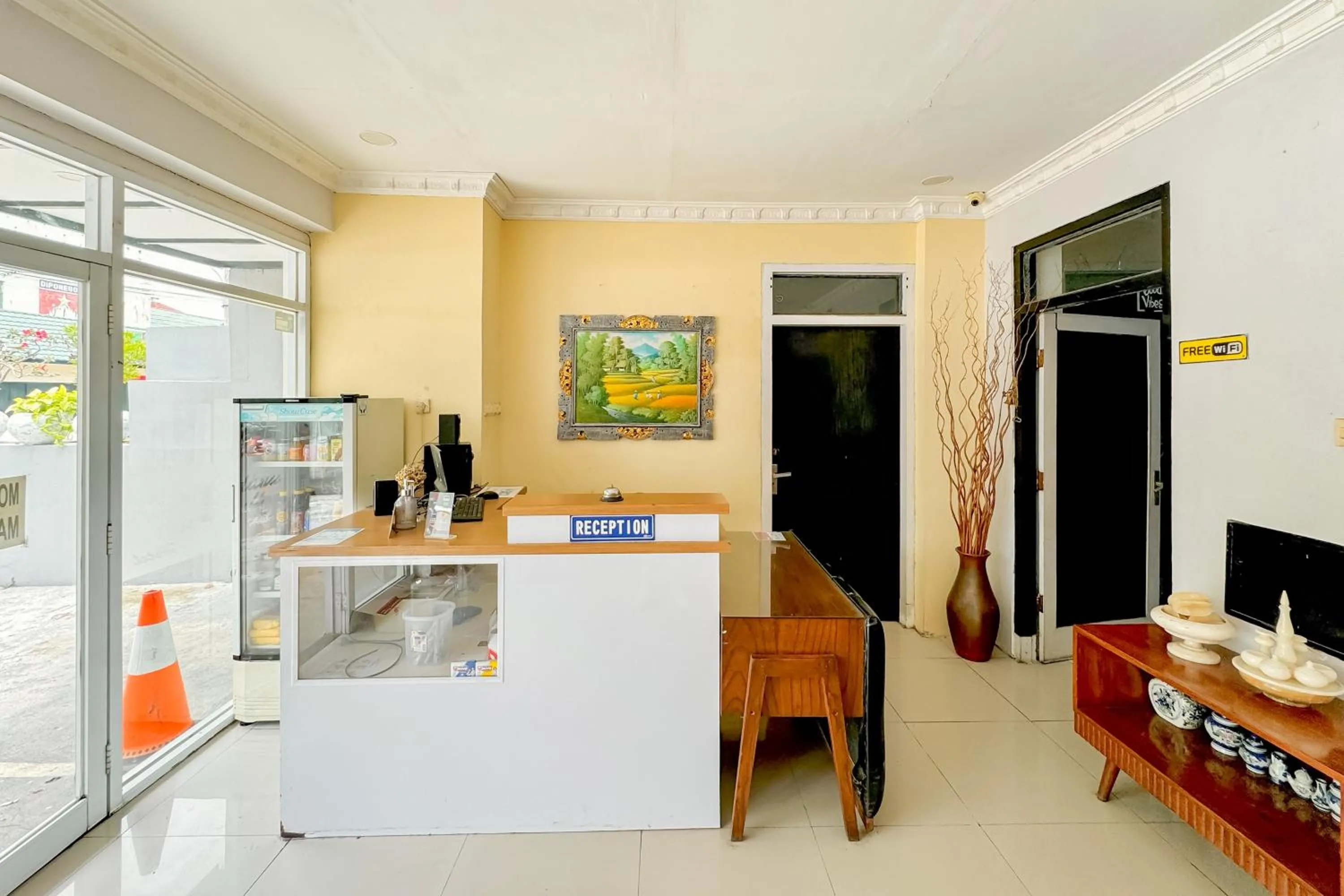 Lobby or reception in Perdana Kasih Hotel Pemuda Klaten Mitra RedDoorz