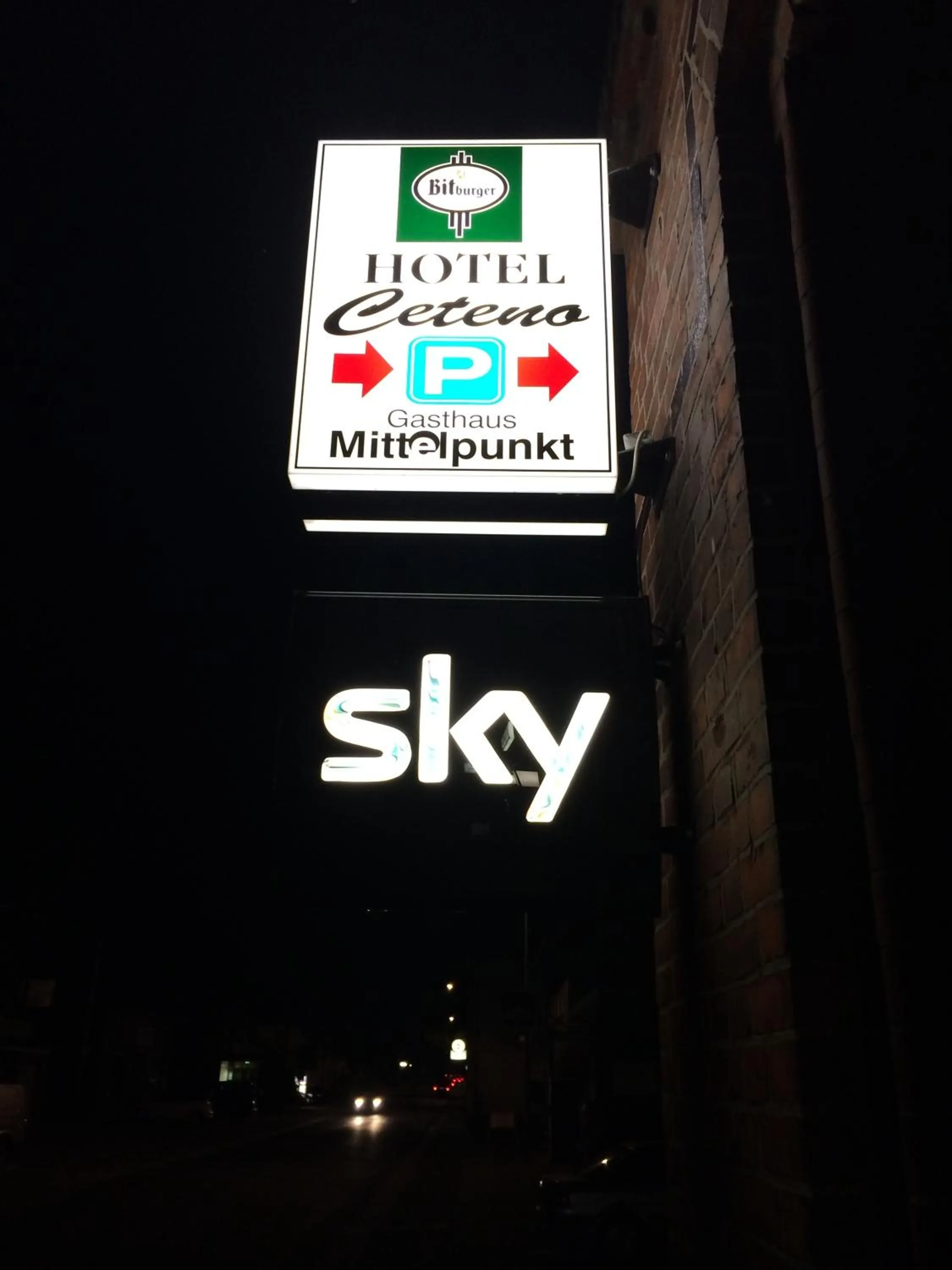 Communal lounge/ TV room in Hotel Ceteno