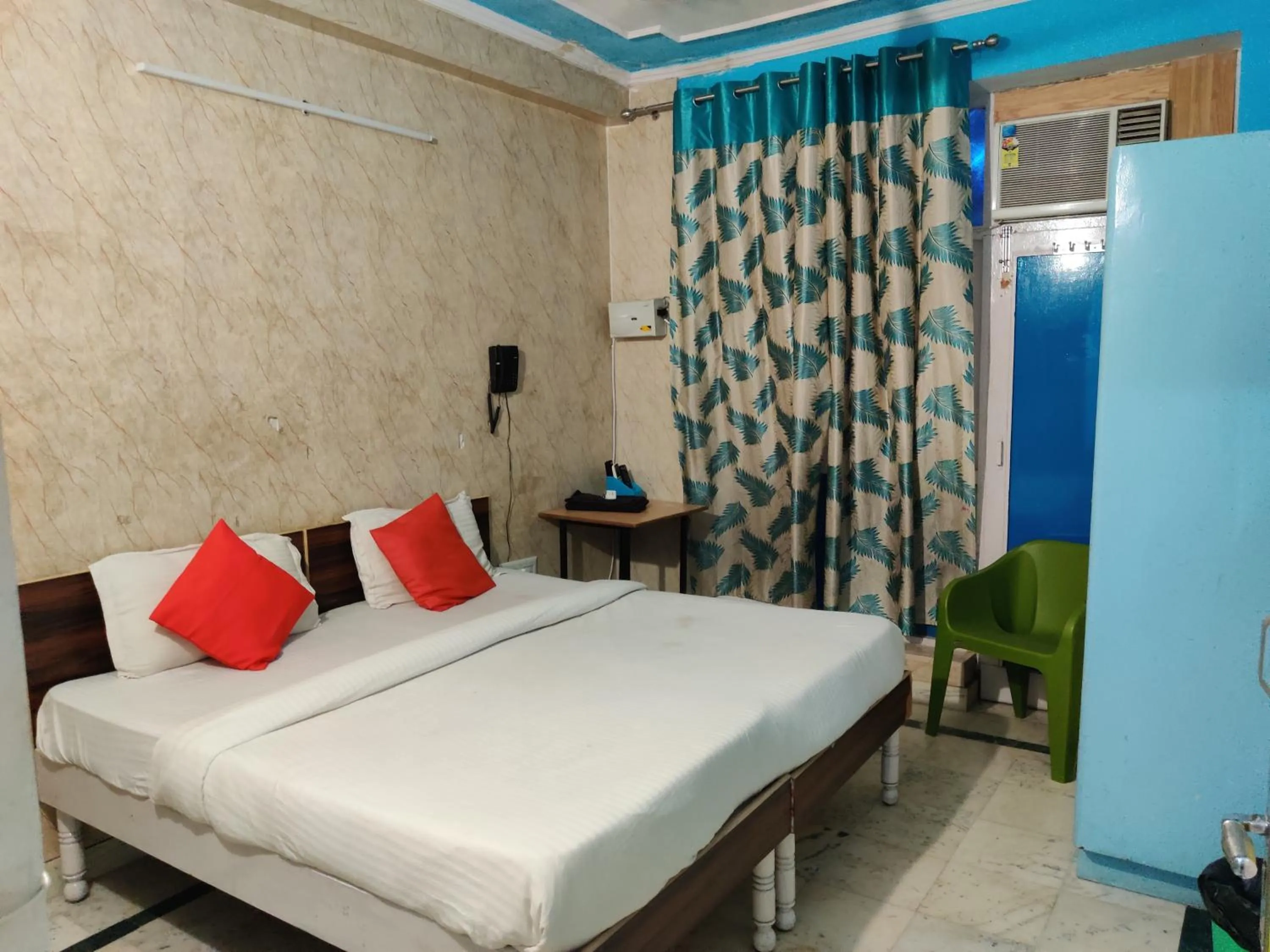 Photo of the whole room, Bed in Anand Villa One