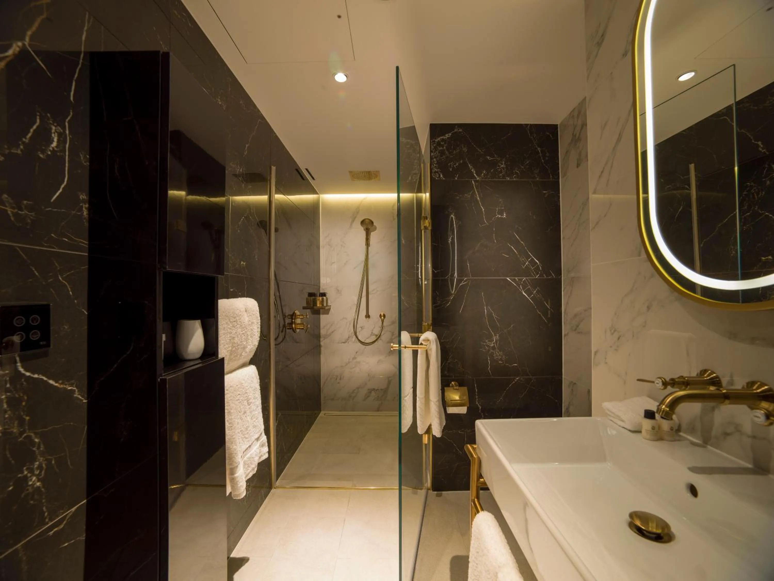 Bathroom in The Guardsman - Preferred Hotels and Resorts