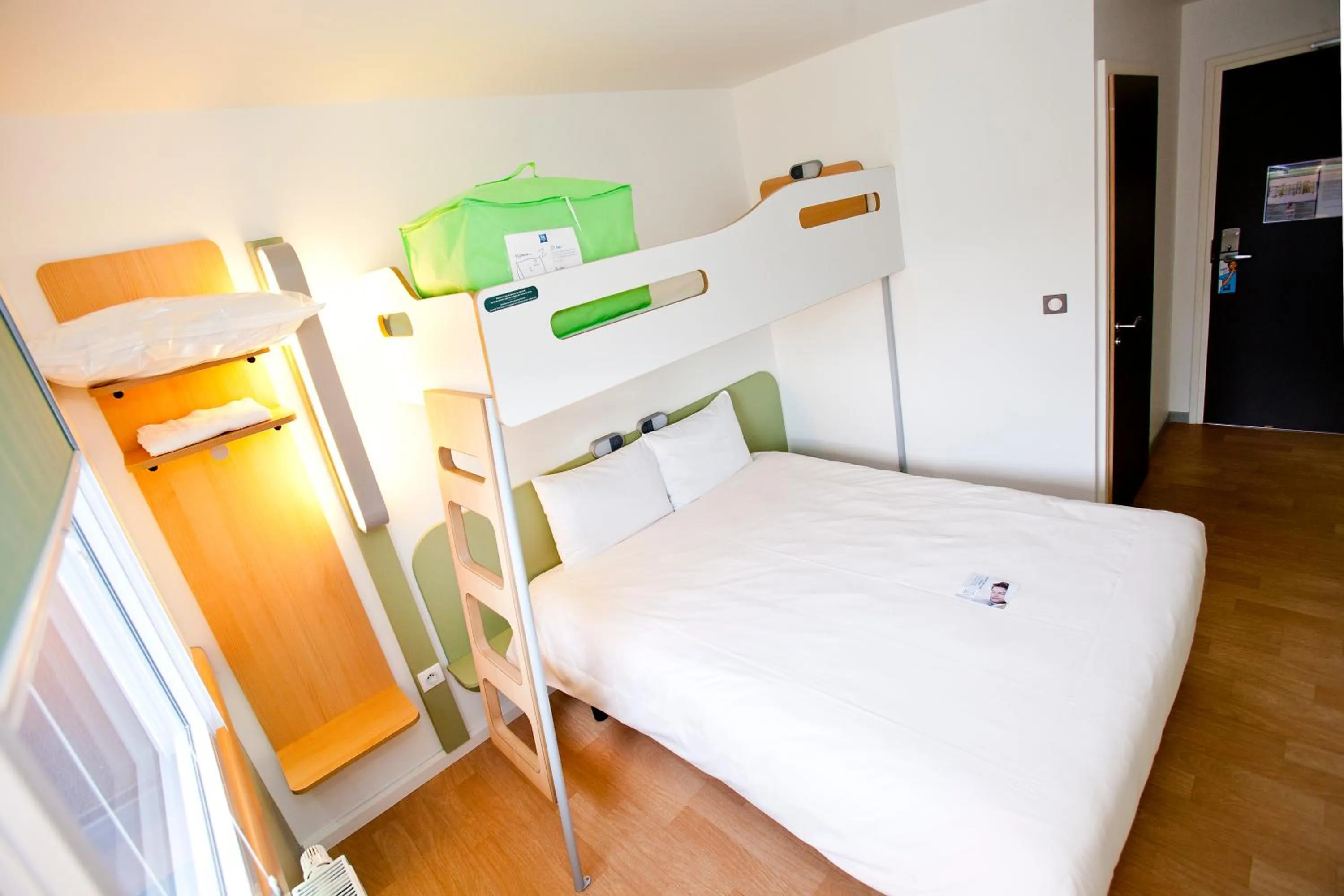 Bedroom, Bed in Ibis Budget Sarrebourg Buhl