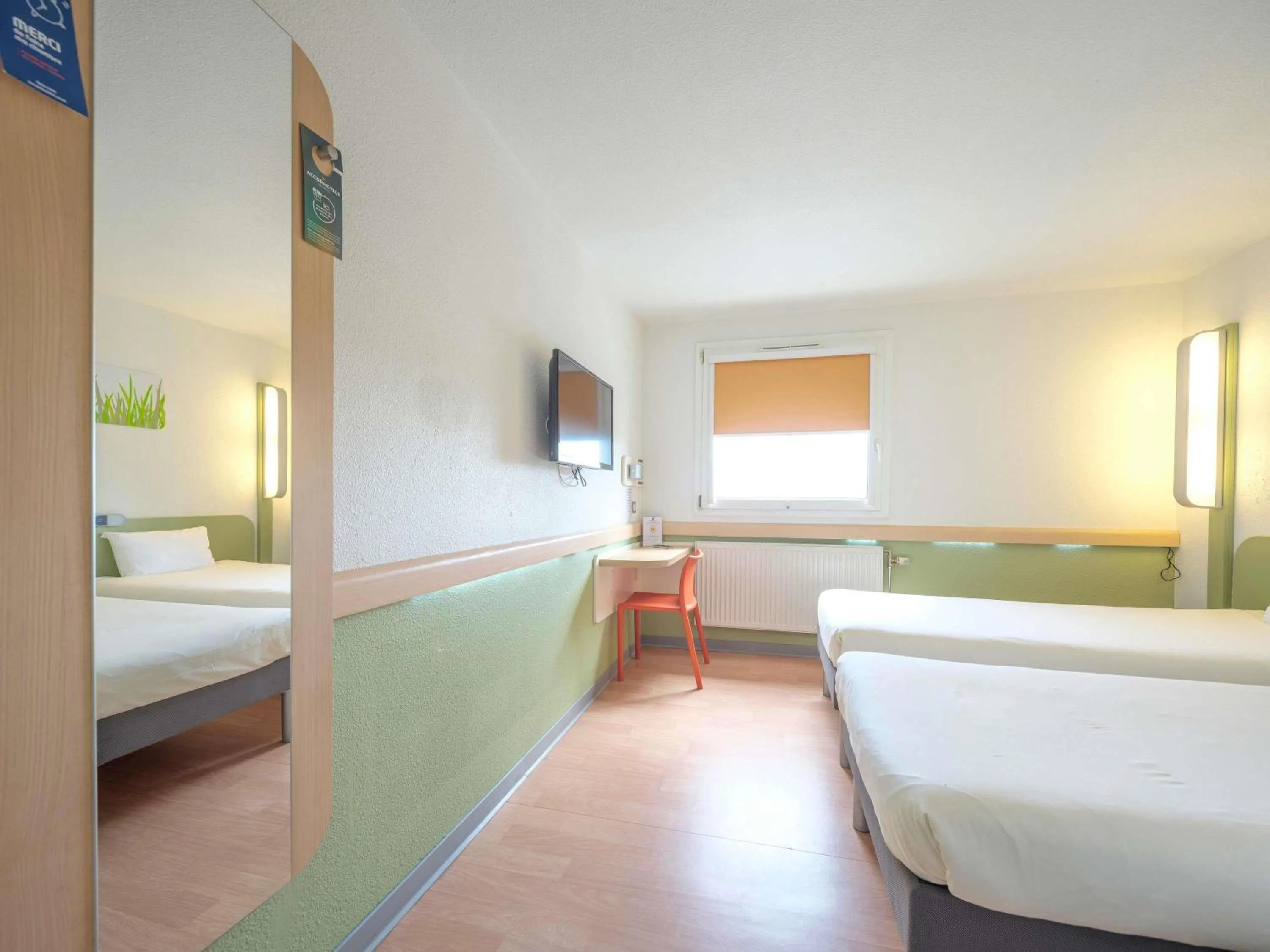 Bedroom, Bed in Ibis Budget Sarrebourg Buhl