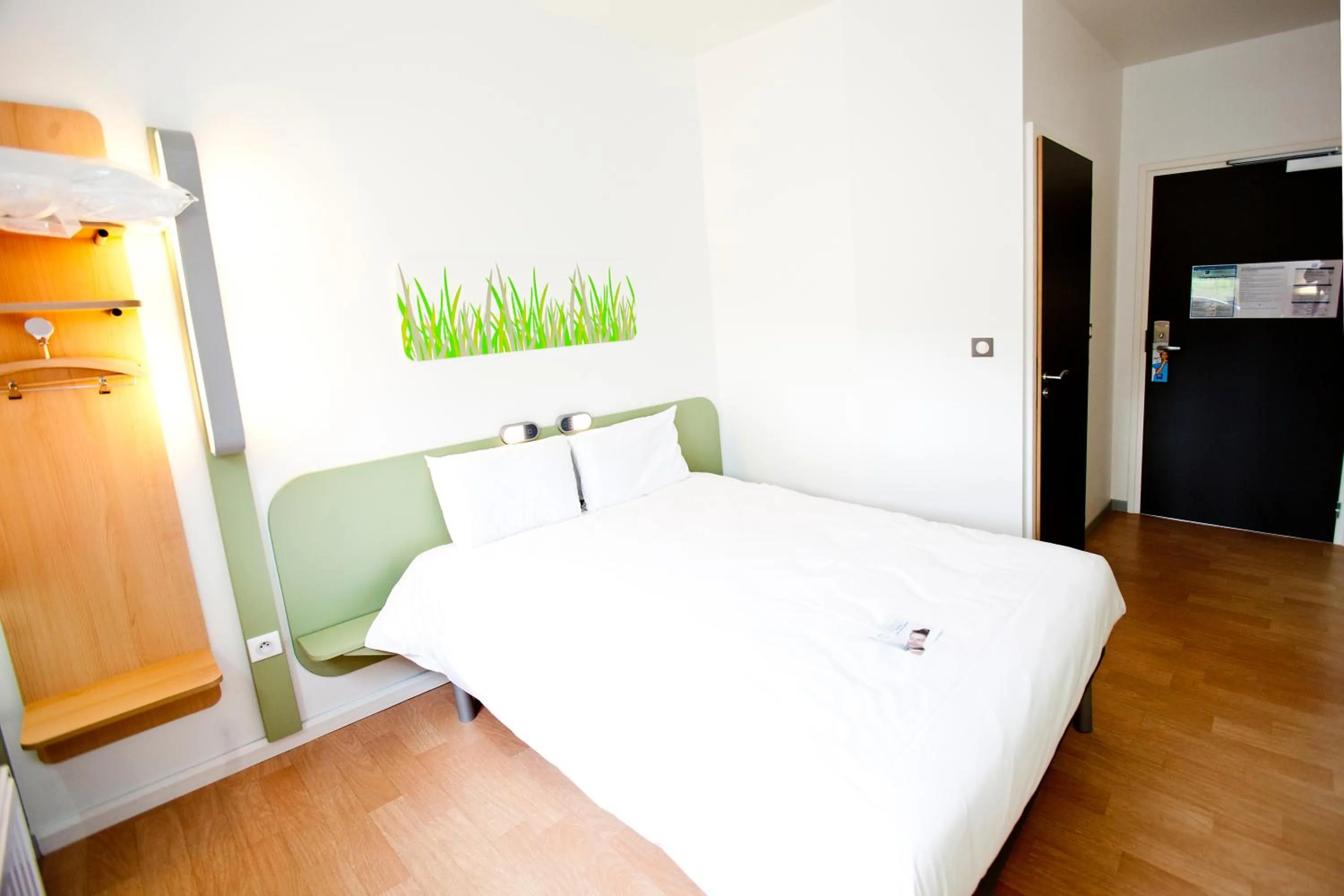 Photo of the whole room, Bed in Ibis Budget Sarrebourg Buhl