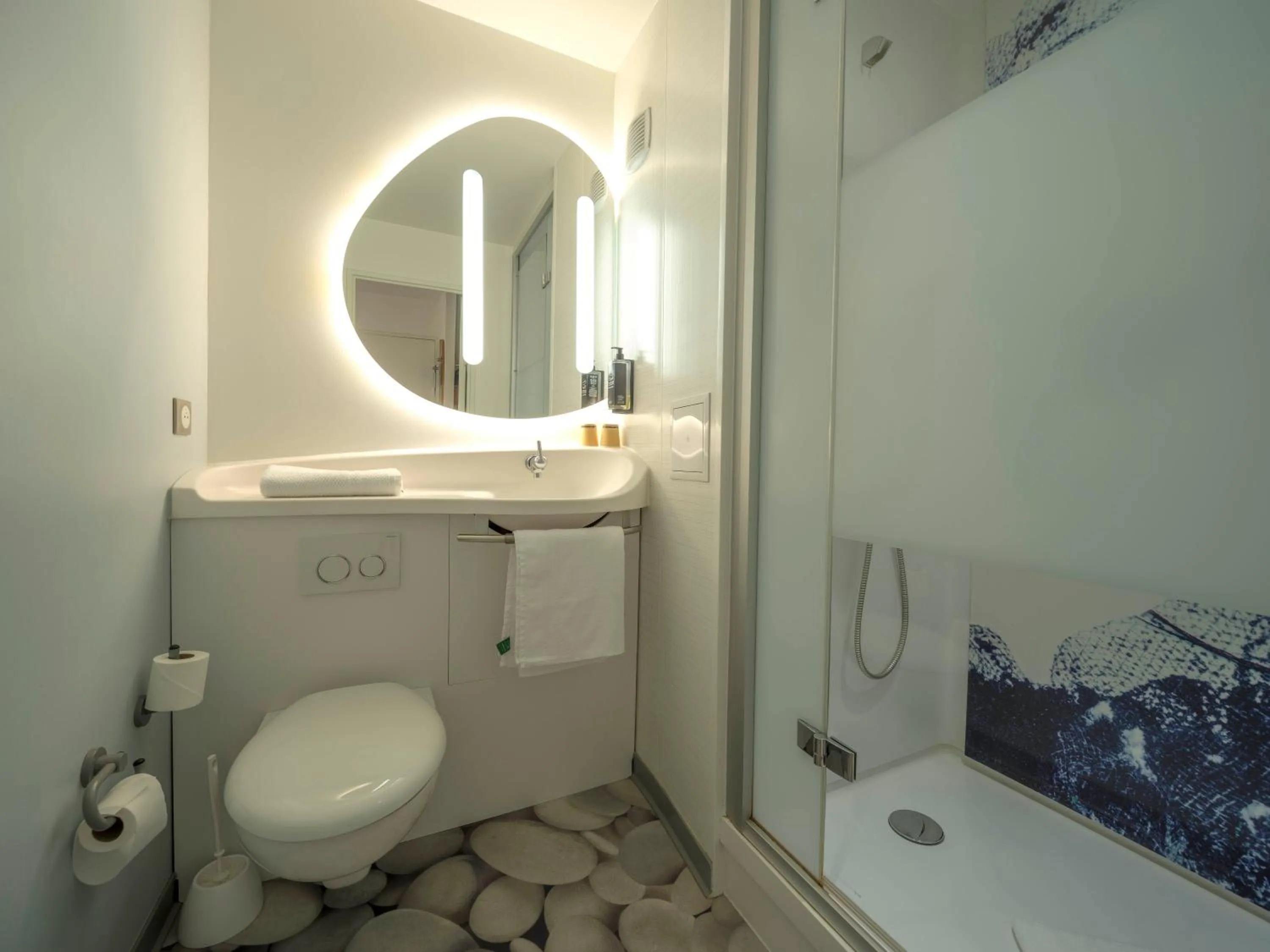 Bathroom in Ibis Budget Sarrebourg Buhl