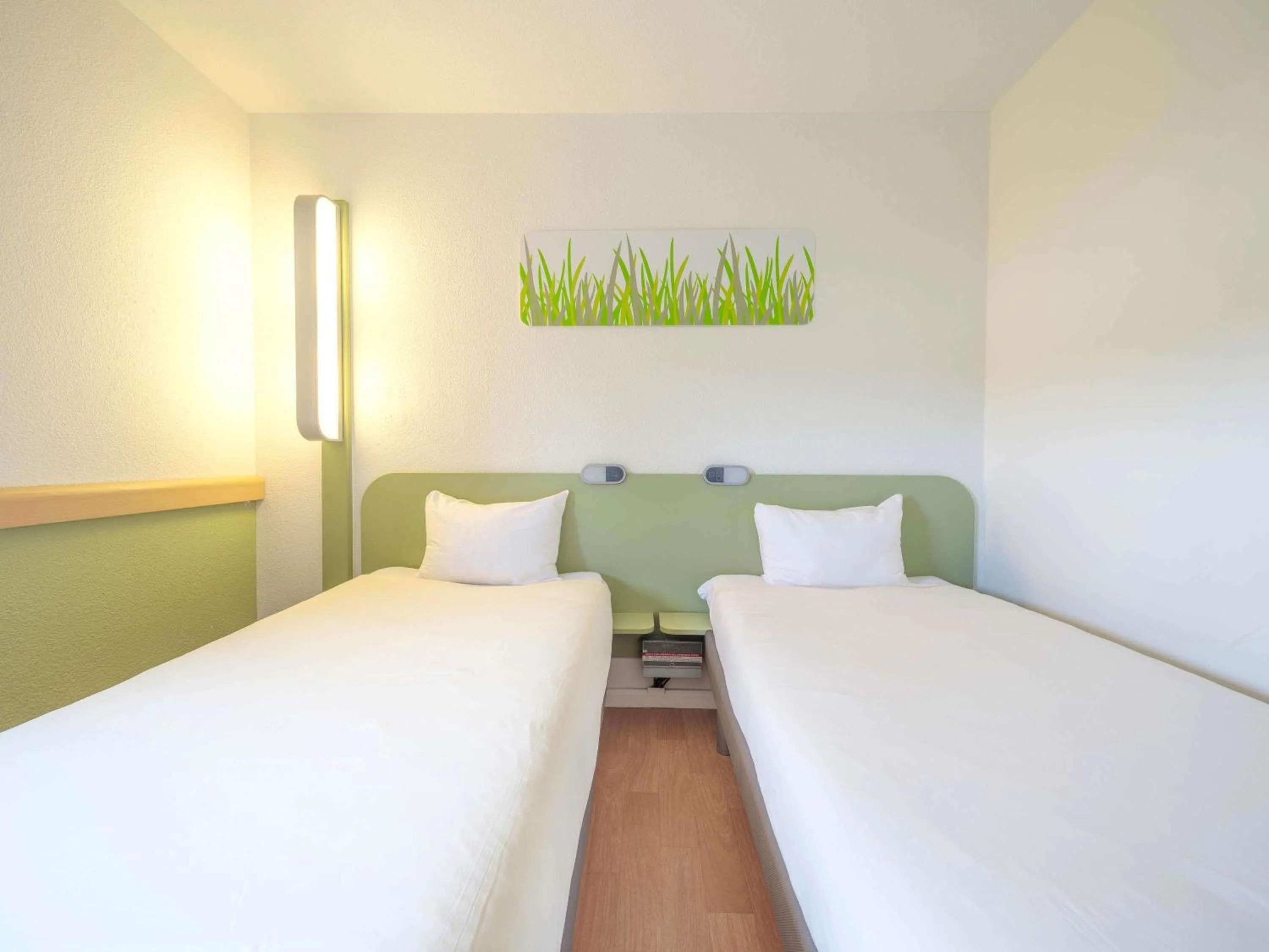 Bedroom, Bed in Ibis Budget Sarrebourg Buhl
