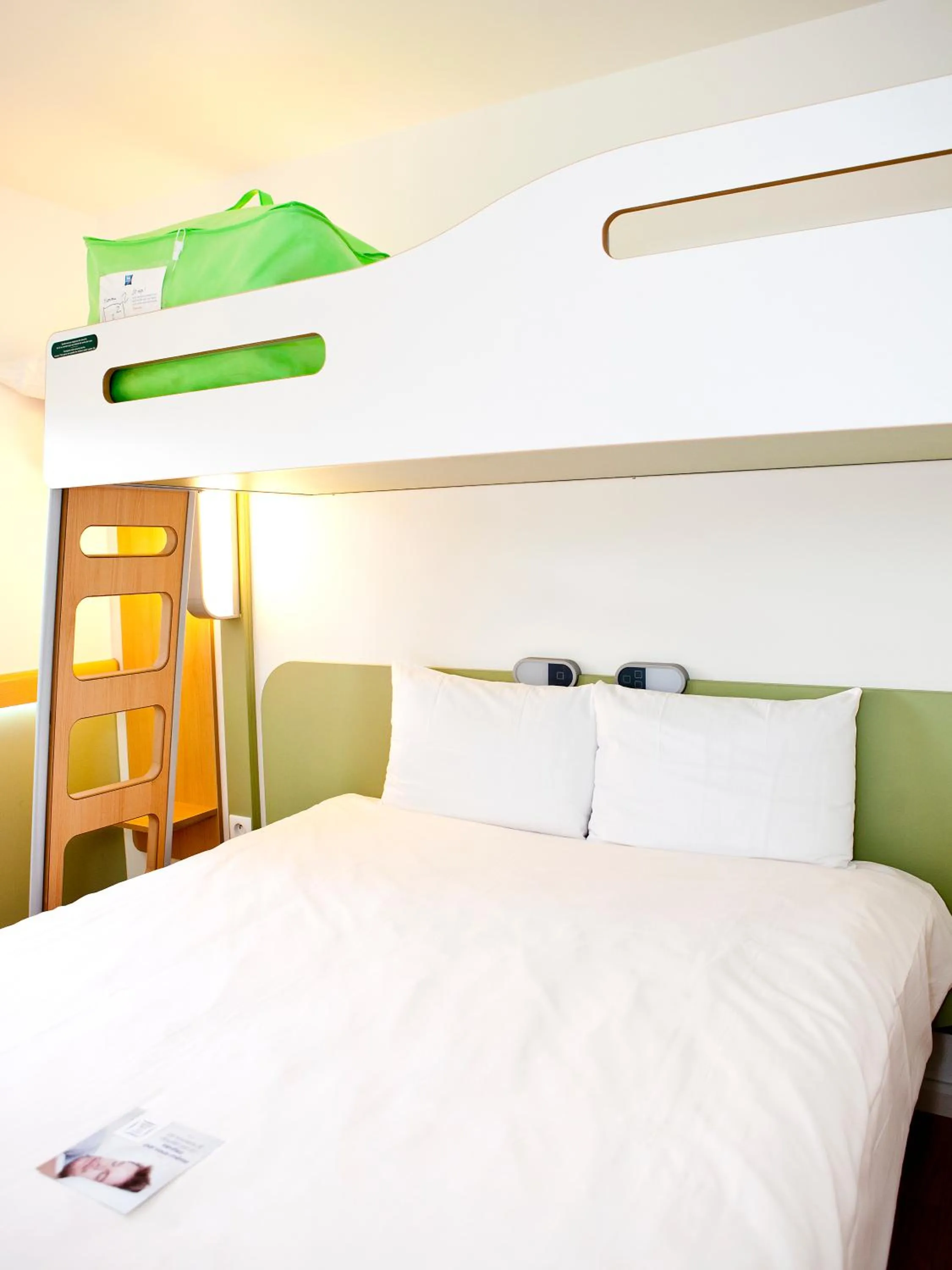 Bedroom, Bed in Ibis Budget Sarrebourg Buhl