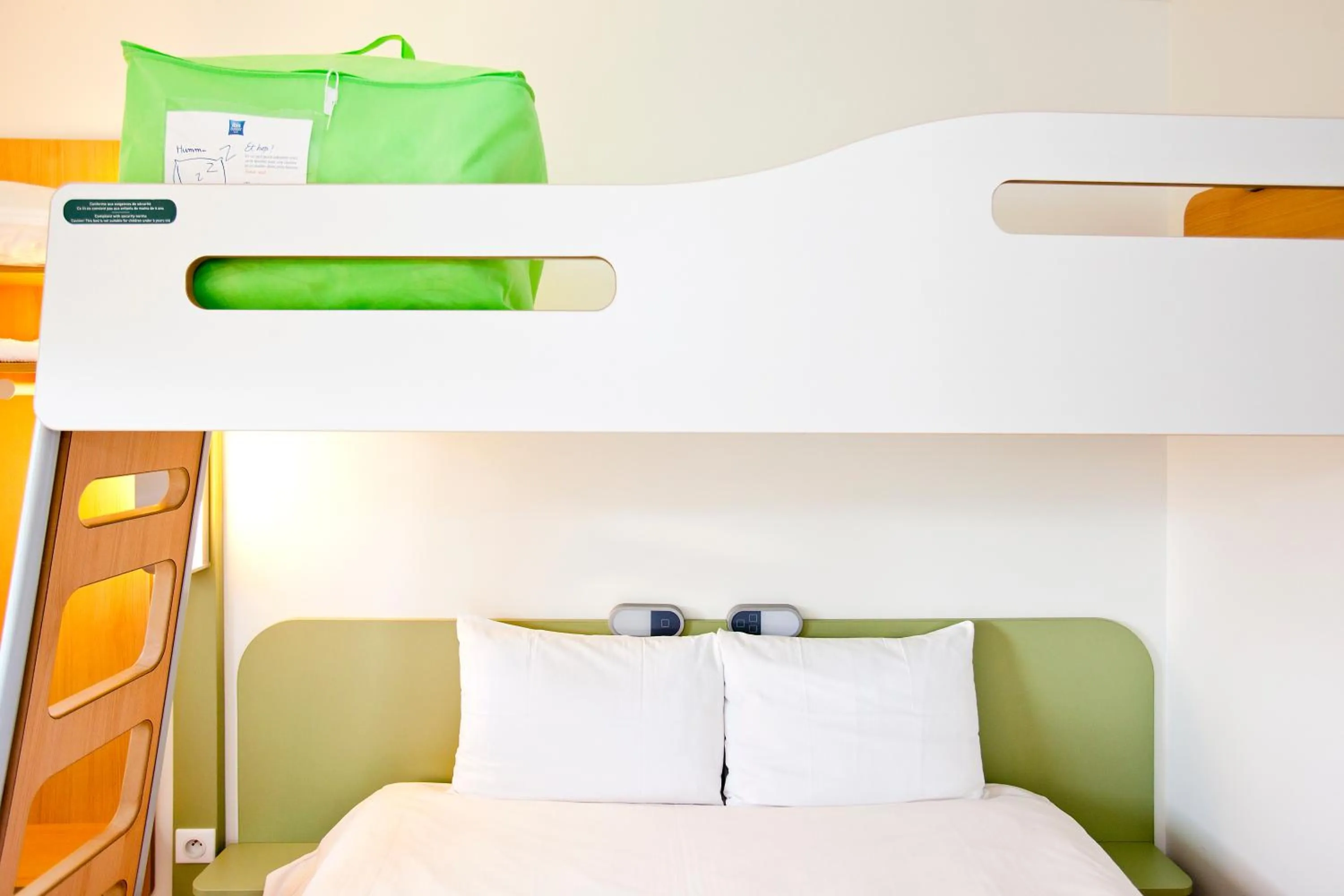 Bedroom, Bed in Ibis Budget Sarrebourg Buhl