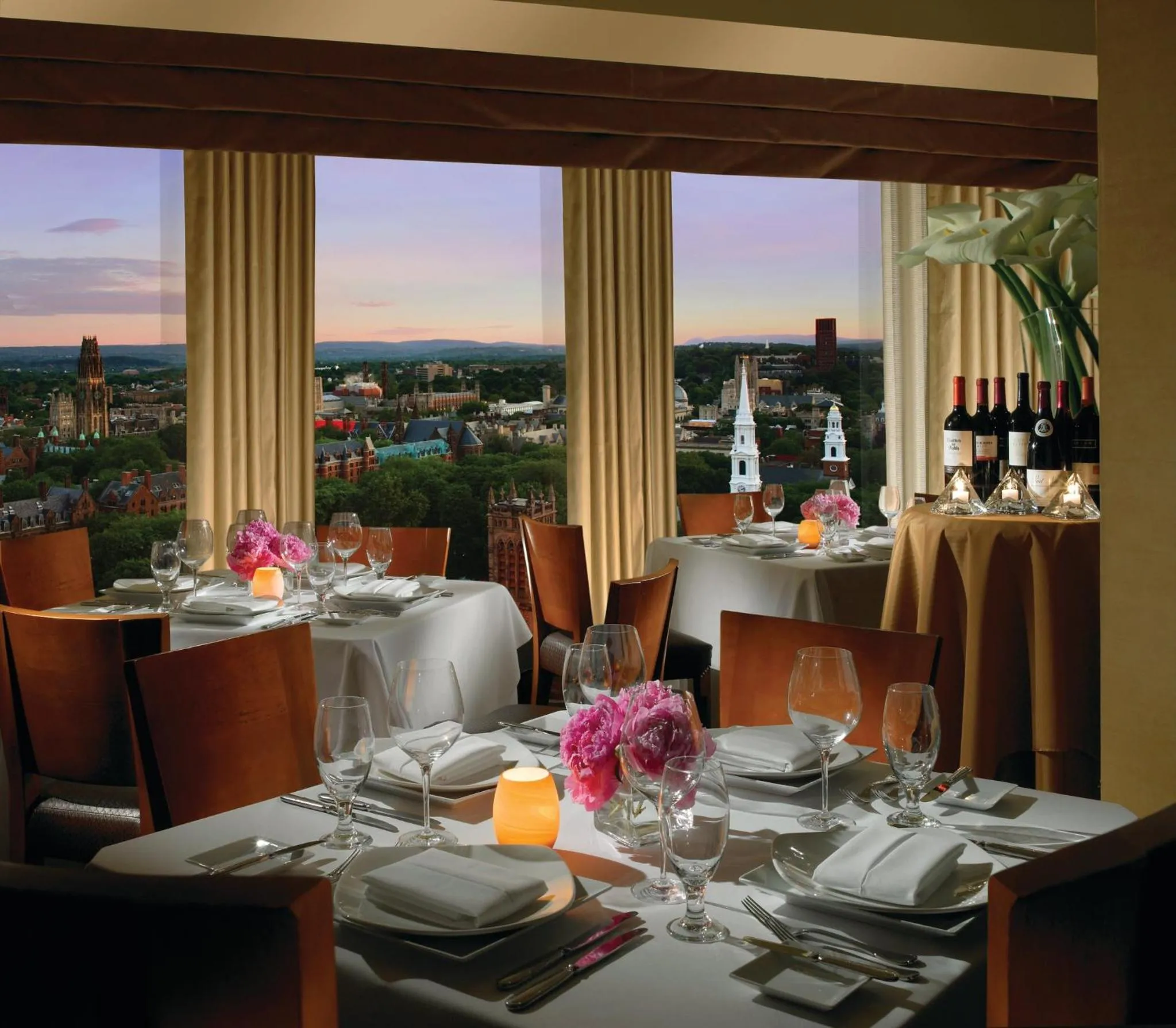 Restaurant/places to eat in Omni New Haven Hotel at Yale