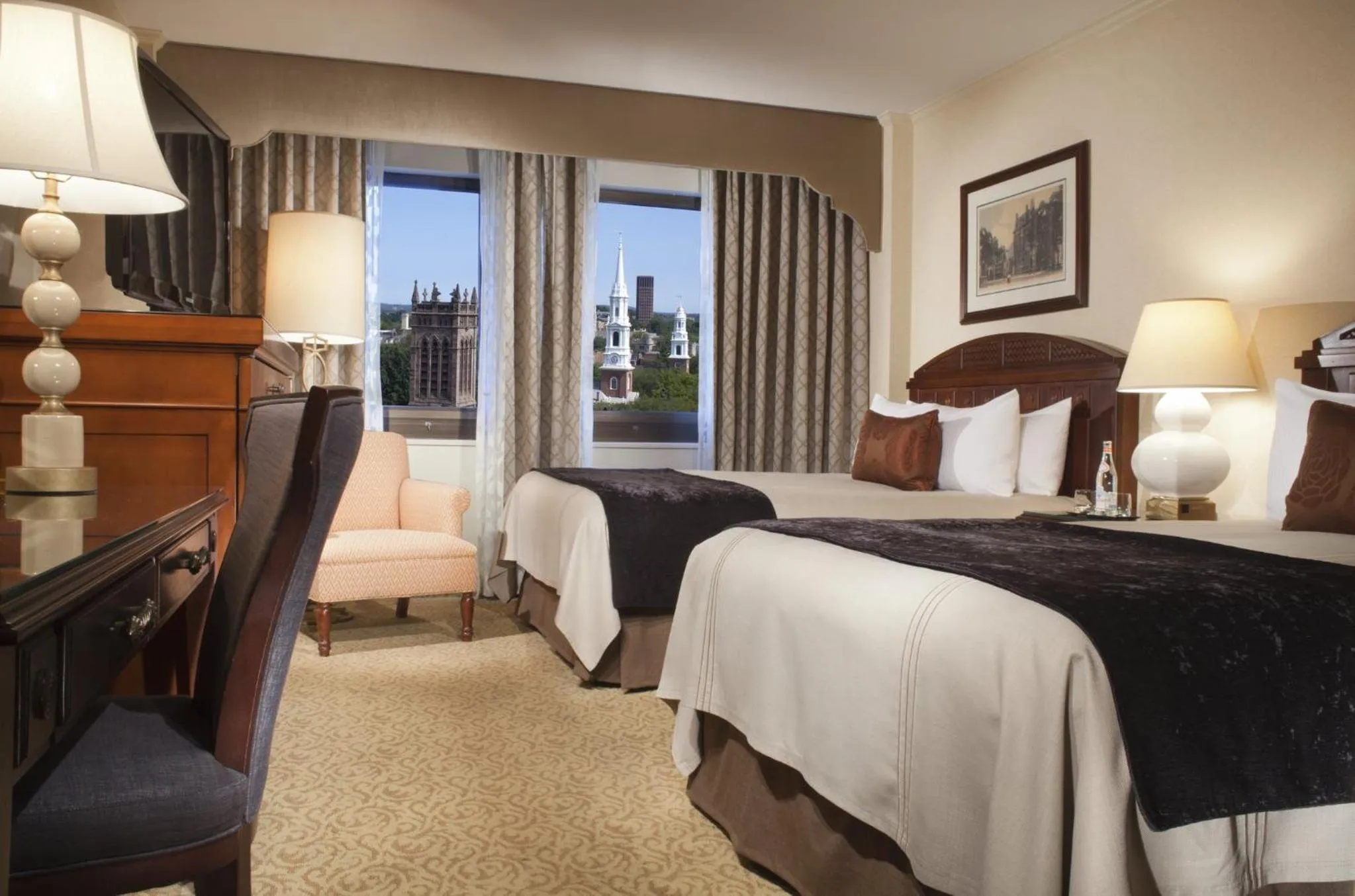 Photo of the whole room, Bed in Omni New Haven Hotel at Yale